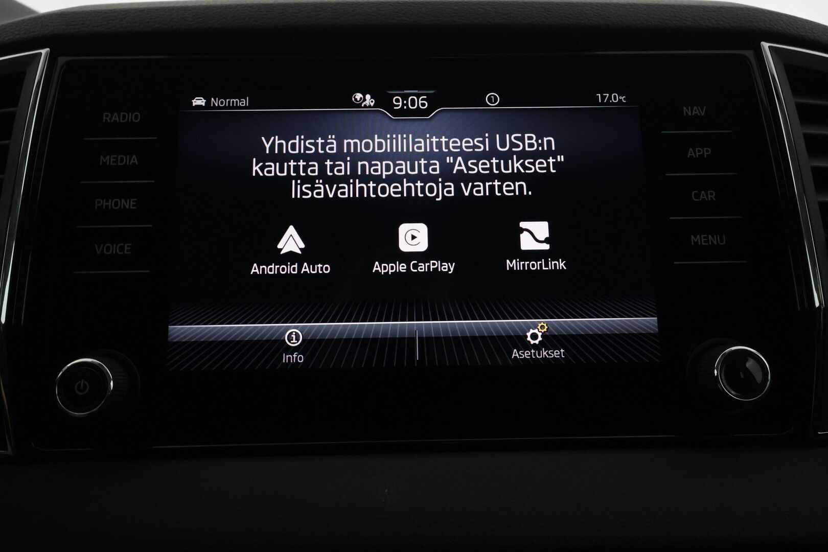 Skoda Karoq 2021 1,5 TSI Style BusinessLine - | ACC | Webasto | Muistipenkki | Puolinahat | Digimittaristo | Sporttipenkit | P.kamera | Lane Assist | Side Assist | lämm. ratti | Keyless |