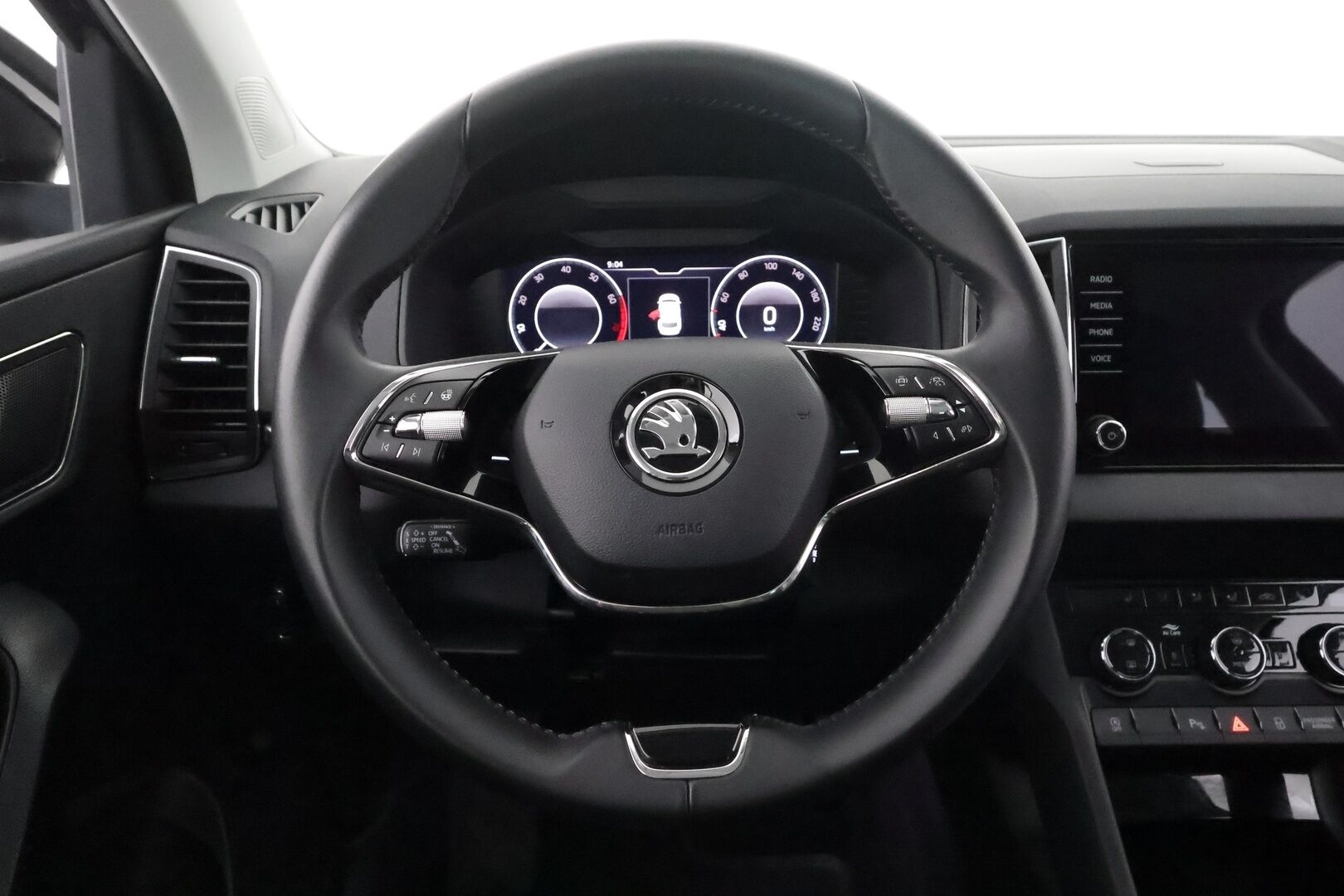 Skoda Karoq 2021 1,5 TSI Style BusinessLine - | ACC | Webasto | Muistipenkki | Puolinahat | Digimittaristo | Sporttipenkit | P.kamera | Lane Assist | Side Assist | lämm. ratti | Keyless |