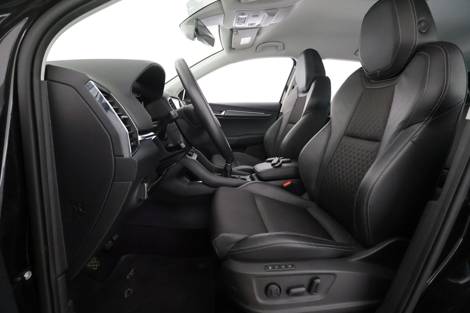 Skoda Karoq 2021 1,5 TSI Style BusinessLine - | ACC | Webasto | Muistipenkki | Puolinahat | Digimittaristo | Sporttipenkit | P.kamera | Lane Assist | Side Assist | lämm. ratti | Keyless |