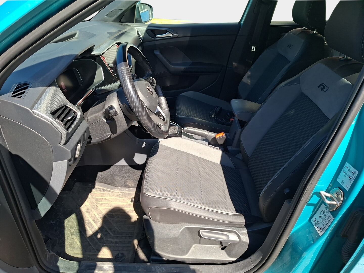 Volkswagen T-Cross 2020 T-Cross R-Line 1,0 TSI - | Digimittaristo | Adaptiivinen vakionopeudensäädin | Metalliväri | Kuolleenkulman varoitin | Peruutuskamera | R-line istuimet |
