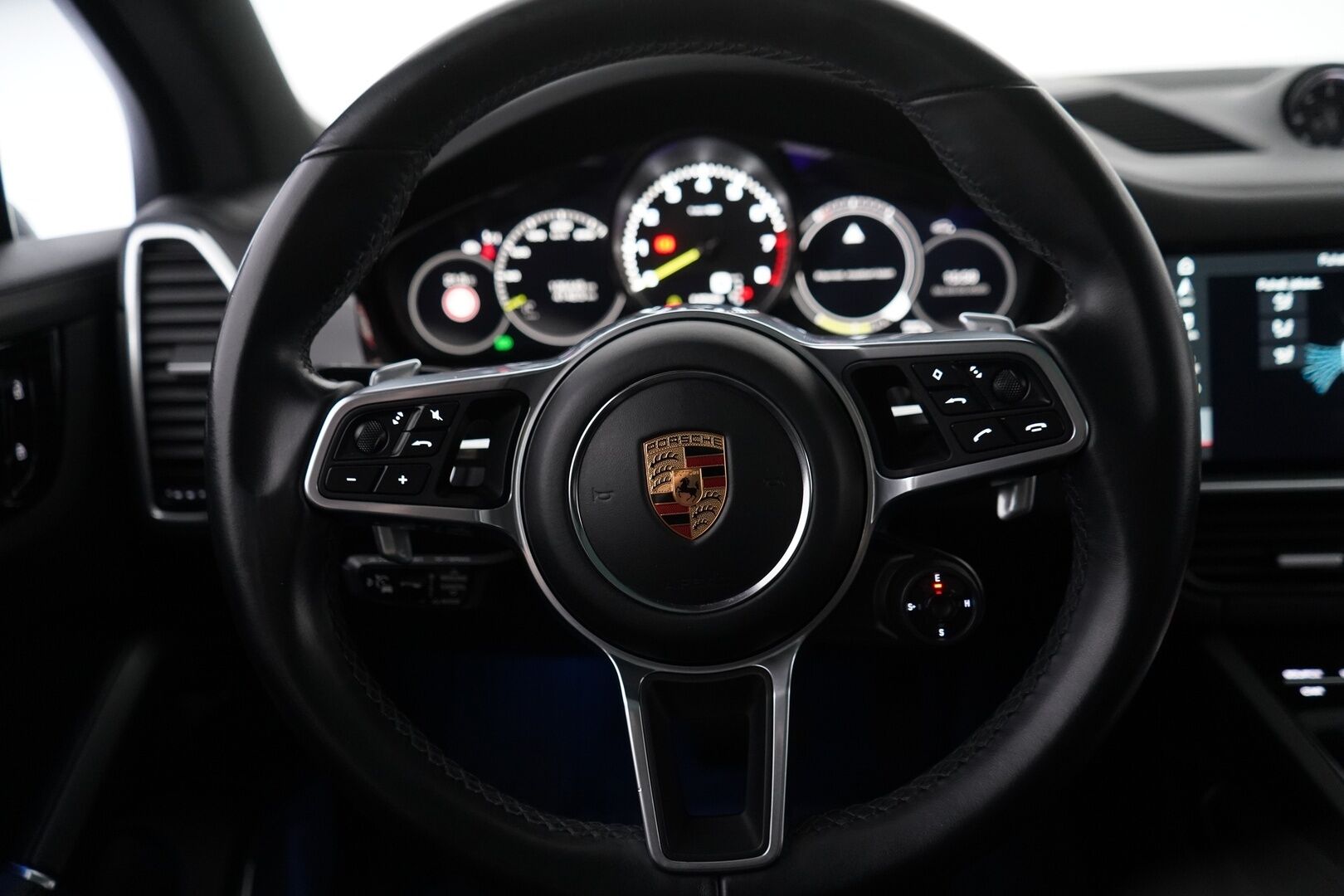 Porsche Cayenne 2020 E-Hybrid SportDesign * Burmester / Panorama / Imuovet / HUD / ACC / Matrix / PDCC / PDLS + / Night Vision / PASM / Nahkasisusta / Ilmastoidut Istuimet / 360-Kamera * - 2,99 % KORKOTARJOUS TÄHÄN AUTOON - 31.5. ASTI! - Huippuvarusteet / Juuri huollettu / 2x Porschen vanteet / 