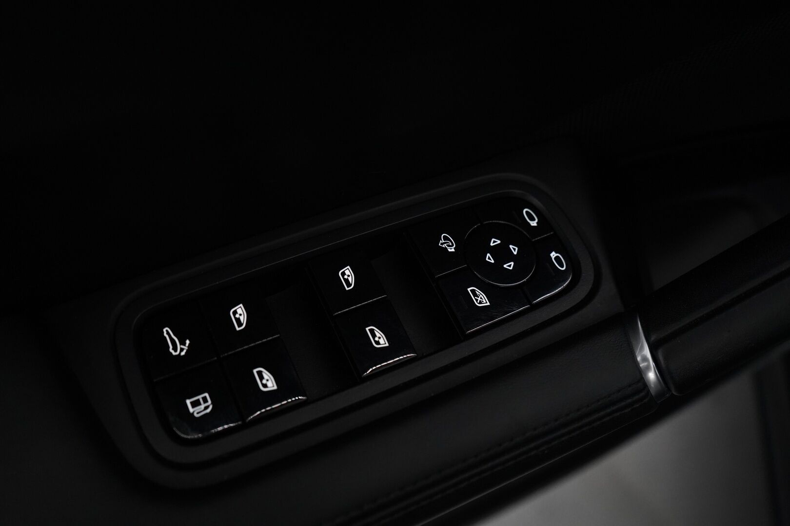 Porsche Cayenne 2020 E-Hybrid SportDesign * Burmester / Panorama / Imuovet / HUD / ACC / Matrix / PDCC / PDLS + / Night Vision / PASM / Nahkasisusta / Ilmastoidut Istuimet / 360-Kamera * - 2,99 % KORKOTARJOUS TÄHÄN AUTOON - 31.5. ASTI! - Huippuvarusteet / Juuri huollettu / 2x Porschen vanteet / 