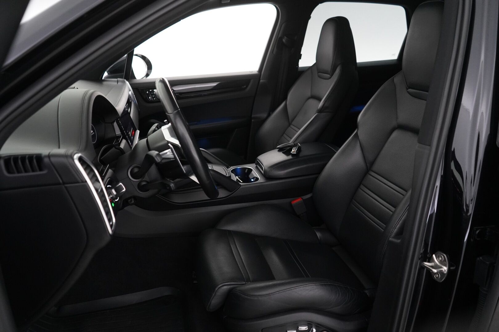 Porsche Cayenne 2020 E-Hybrid SportDesign * Burmester / Panorama / Imuovet / HUD / ACC / Matrix / PDCC / PDLS + / Night Vision / PASM / Nahkasisusta / Ilmastoidut Istuimet / 360-Kamera * - 2,99 % KORKOTARJOUS TÄHÄN AUTOON - 31.5. ASTI! - Huippuvarusteet / Juuri huollettu / 2x Porschen vanteet / 