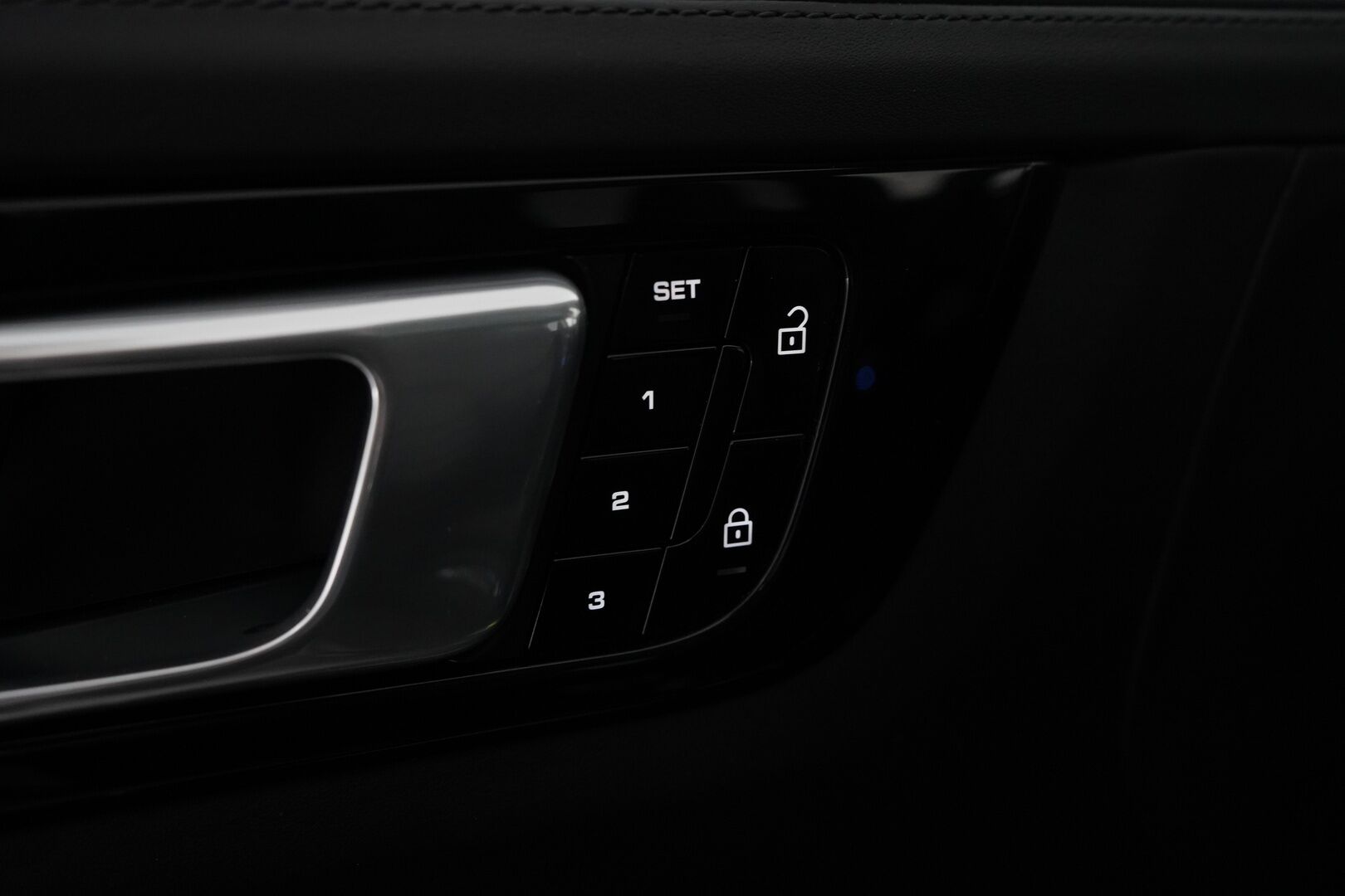 Porsche Cayenne 2020 E-Hybrid SportDesign * Burmester / Panorama / Imuovet / HUD / ACC / Matrix / PDCC / PDLS + / Night Vision / PASM / Nahkasisusta / Ilmastoidut Istuimet / 360-Kamera * - 2,99 % KORKOTARJOUS TÄHÄN AUTOON - 31.5. ASTI! - Huippuvarusteet / Juuri huollettu / 2x Porschen vanteet / 