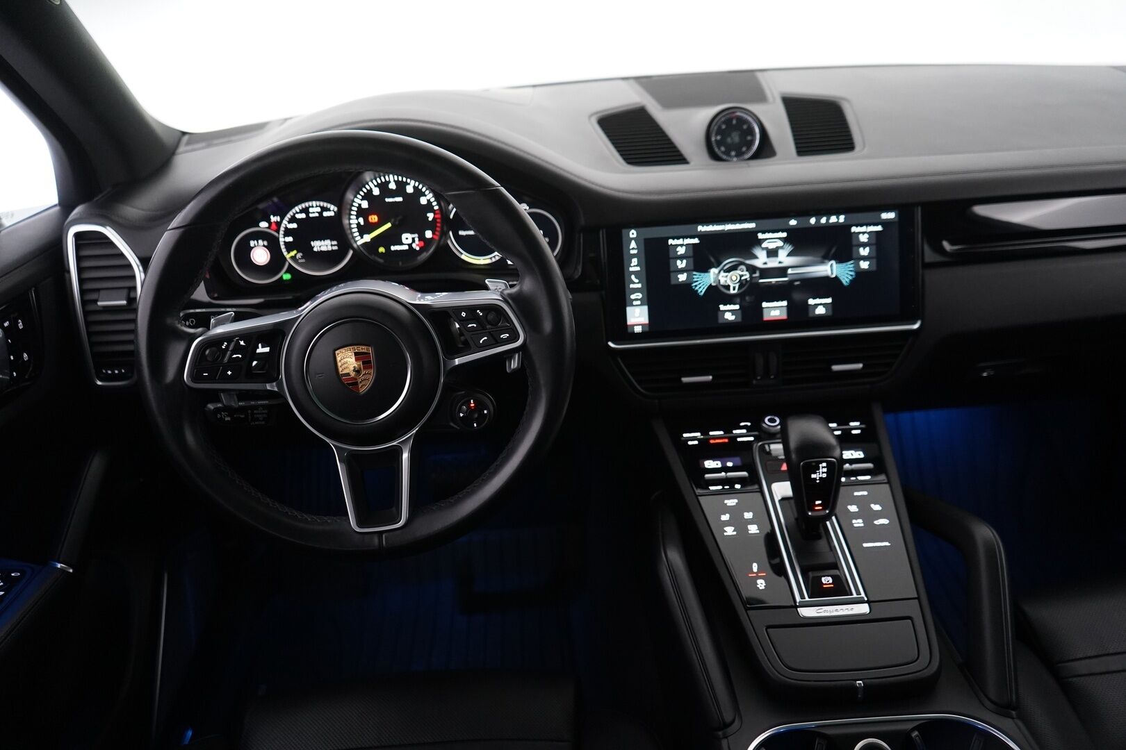 Porsche Cayenne 2020 E-Hybrid SportDesign * Burmester / Panorama / Imuovet / HUD / ACC / Matrix / PDCC / PDLS + / Night Vision / PASM / Nahkasisusta / Ilmastoidut Istuimet / 360-Kamera * - 2,99 % KORKOTARJOUS TÄHÄN AUTOON - 31.5. ASTI! - Huippuvarusteet / Juuri huollettu / 2x Porschen vanteet / 