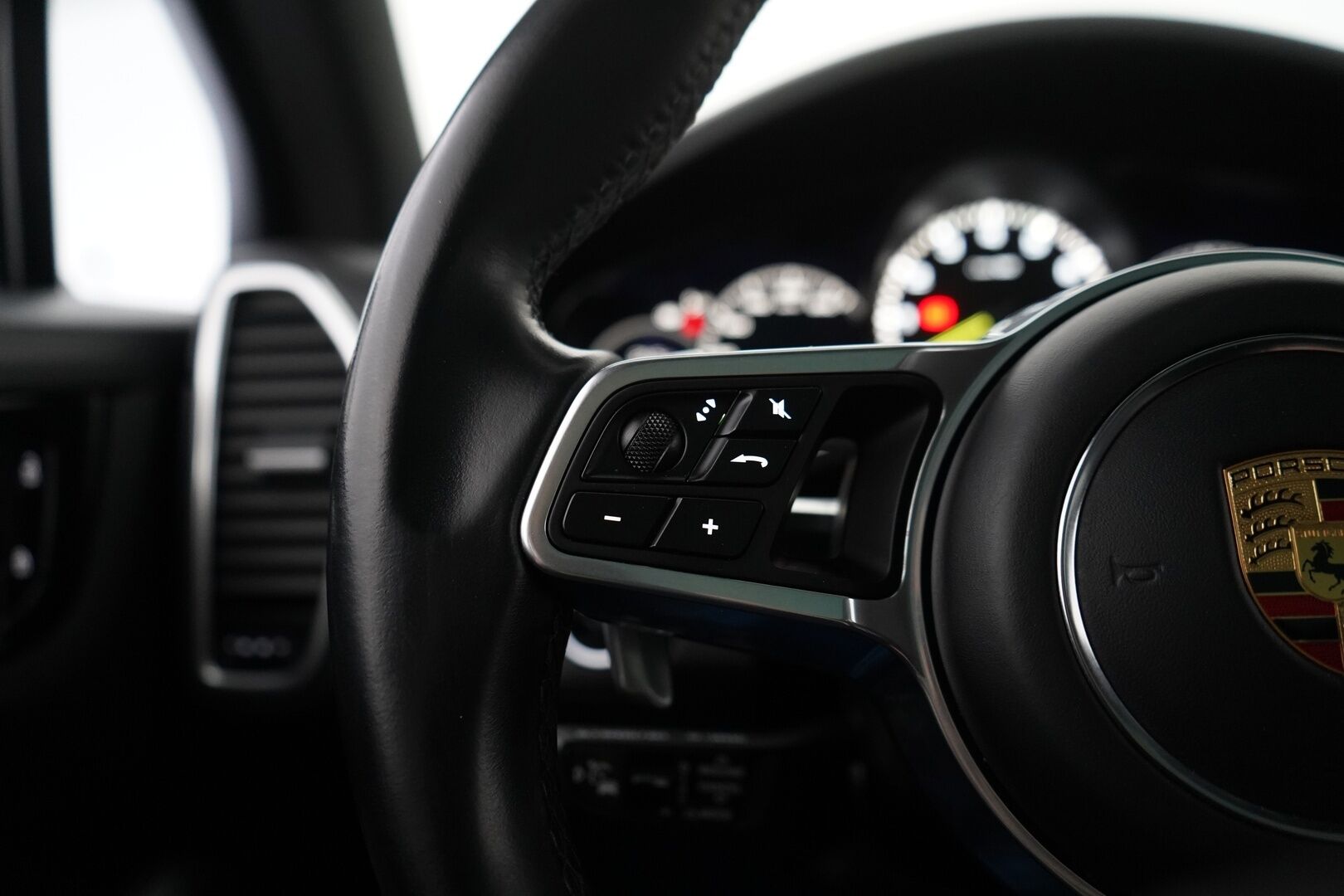 Porsche Cayenne 2020 E-Hybrid SportDesign * Burmester / Panorama / Imuovet / HUD / ACC / Matrix / PDCC / PDLS + / Night Vision / PASM / Nahkasisusta / Ilmastoidut Istuimet / 360-Kamera * - 2,99 % KORKOTARJOUS TÄHÄN AUTOON - 31.5. ASTI! - Huippuvarusteet / Juuri huollettu / 2x Porschen vanteet / 