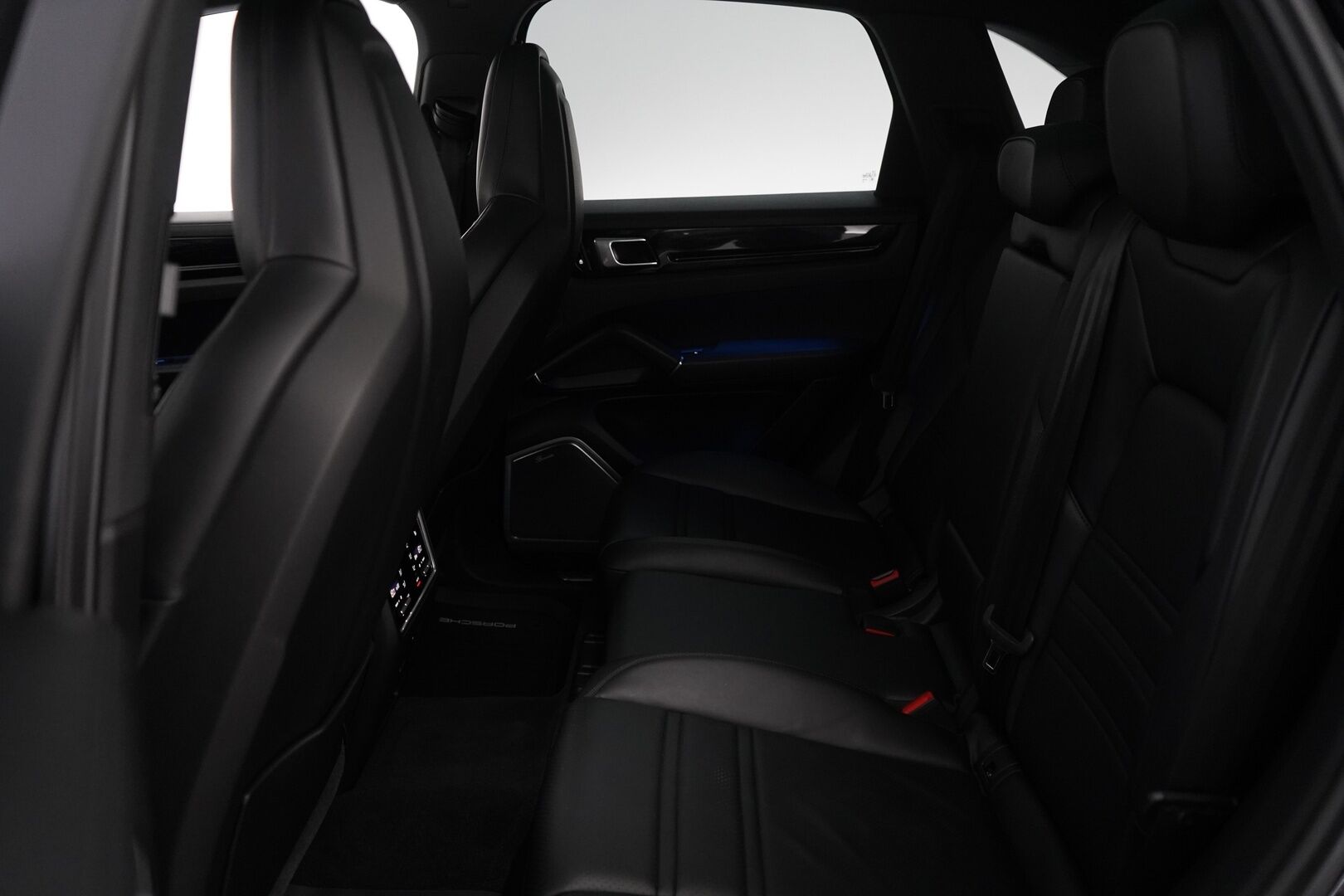 Porsche Cayenne 2020 E-Hybrid SportDesign * Burmester / Panorama / Imuovet / HUD / ACC / Matrix / PDCC / PDLS + / Night Vision / PASM / Nahkasisusta / Ilmastoidut Istuimet / 360-Kamera * - 2,99 % KORKOTARJOUS TÄHÄN AUTOON - 31.5. ASTI! - Huippuvarusteet / Juuri huollettu / 2x Porschen vanteet / 