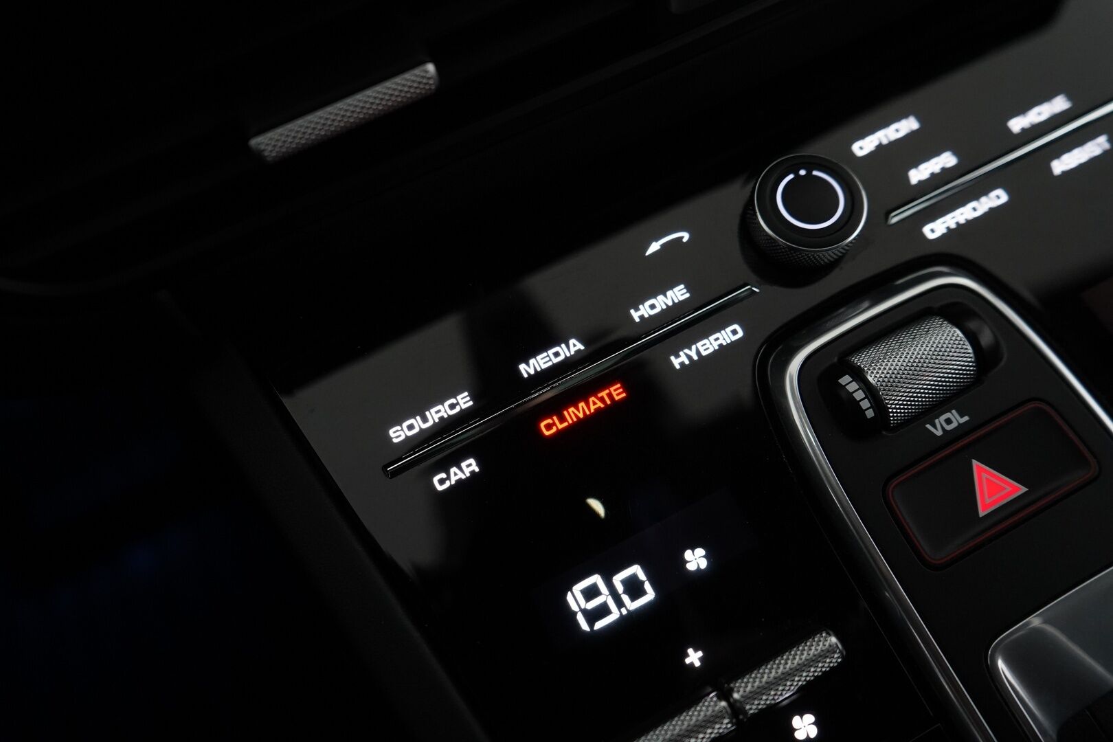 Porsche Cayenne 2020 E-Hybrid SportDesign * Burmester / Panorama / Imuovet / HUD / ACC / Matrix / PDCC / PDLS + / Night Vision / PASM / Nahkasisusta / Ilmastoidut Istuimet / 360-Kamera * - 2,99 % KORKOTARJOUS TÄHÄN AUTOON - 31.5. ASTI! - Huippuvarusteet / Juuri huollettu / 2x Porschen vanteet / 