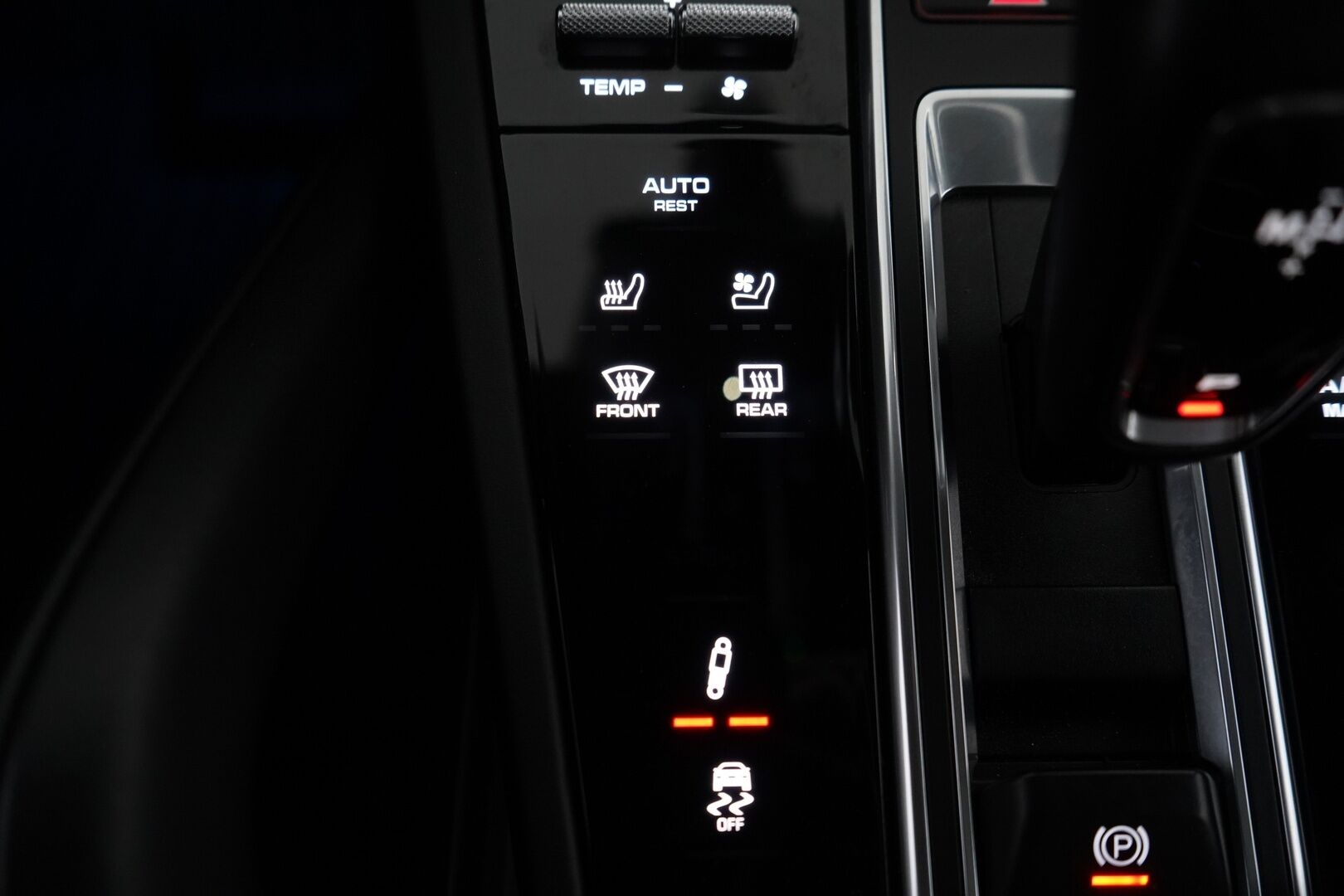 Porsche Cayenne 2020 E-Hybrid SportDesign * Burmester / Panorama / Imuovet / HUD / ACC / Matrix / PDCC / PDLS + / Night Vision / PASM / Nahkasisusta / Ilmastoidut Istuimet / 360-Kamera * - 2,99 % KORKOTARJOUS TÄHÄN AUTOON - 31.5. ASTI! - Huippuvarusteet / Juuri huollettu / 2x Porschen vanteet / 