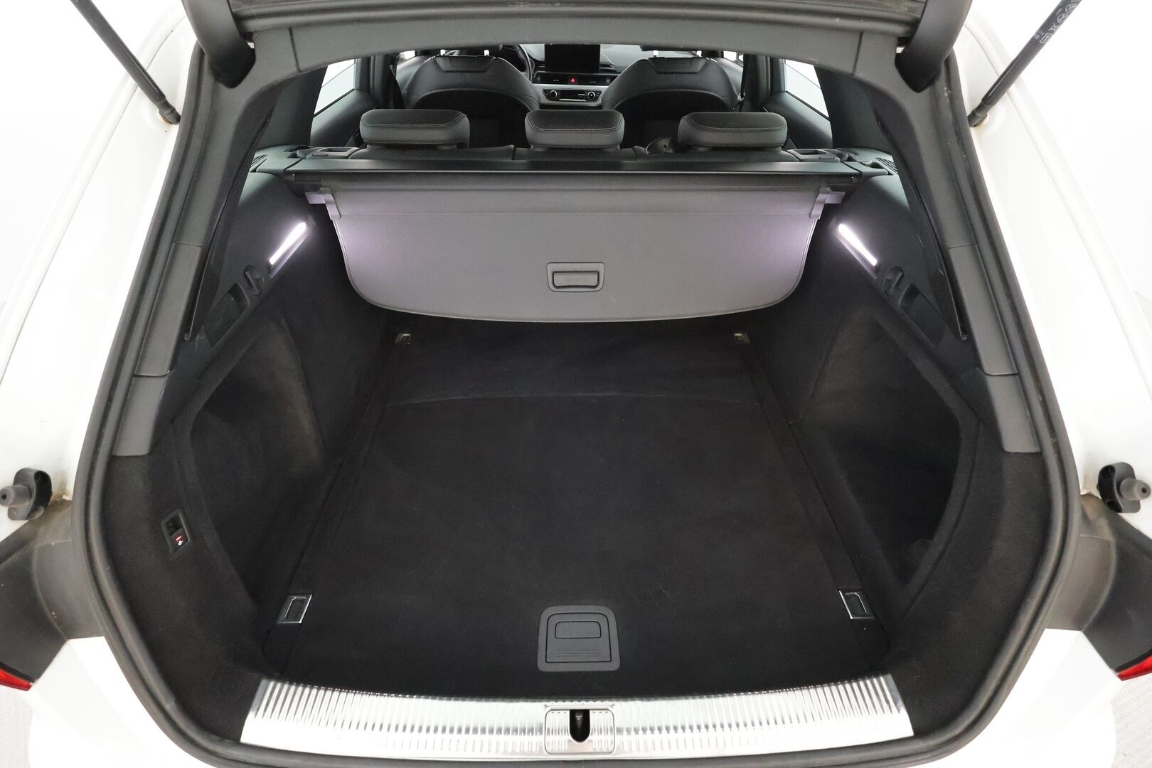 Audi A4 2022 Avant Business S line 40 TFSI 150 kW MHEV quattro S tronic * ACC / P.kamera / Matrix LED / Koukku / Webasto * - 1.Om Suomi-auto / Digimittaristo / Kahdet renkaat aluvanteilla / Merkkihuollettu - HULLUT JOULUT KORKOTARJOUS 2,49% 