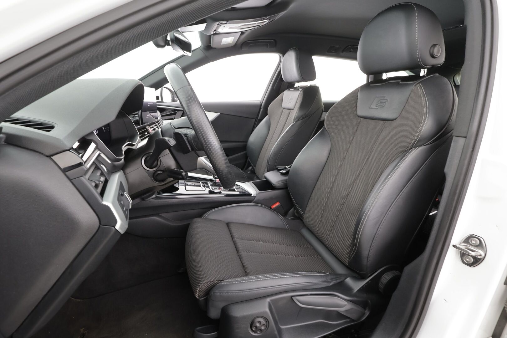 Audi A4 2022 Avant Business S line 40 TFSI 150 kW MHEV quattro S tronic * ACC / P.kamera / Matrix LED / Koukku / Webasto * - 1.Om Suomi-auto / Digimittaristo / Kahdet renkaat aluvanteilla / Merkkihuollettu - HULLUT JOULUT KORKOTARJOUS 2,49% 