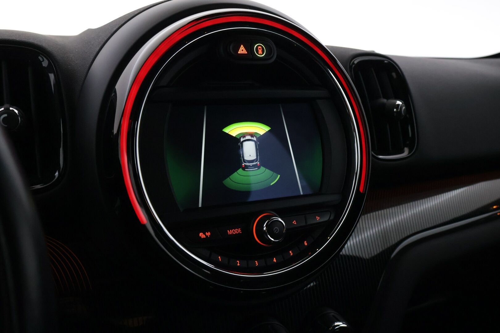 Mini Countryman 2018 Cooper SE ALL4 *Navi / P.tutkat / Vakkari / 2x Renkaat ja vanteet / Ambient light* - Hyvä huoltohistoria / Juuri huollettu