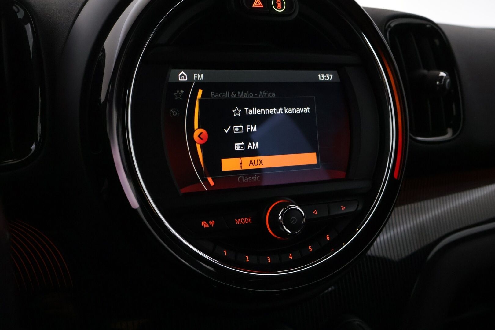 Mini Countryman 2018 Cooper SE ALL4 *Navi / P.tutkat / Vakkari / 2x Renkaat ja vanteet / Ambient light* - Hyvä huoltohistoria / Juuri huollettu