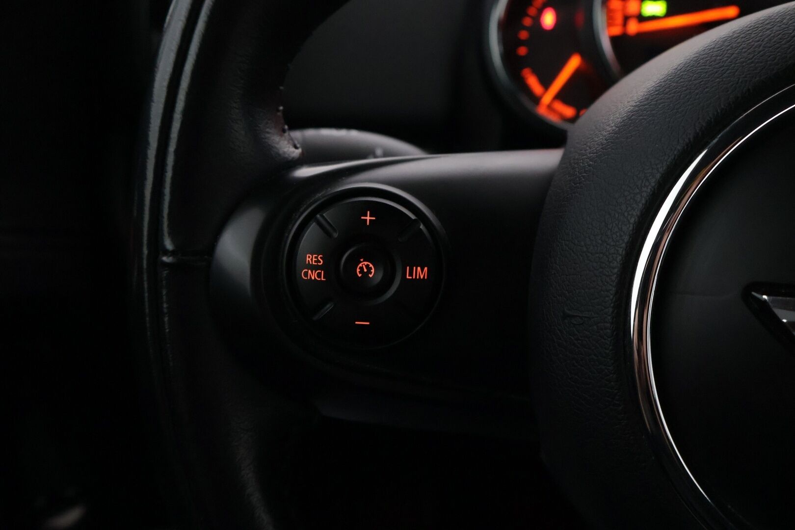 Mini Countryman 2018 Cooper SE ALL4 *Navi / P.tutkat / Vakkari / 2x Renkaat ja vanteet / Ambient light* - Hyvä huoltohistoria / Juuri huollettu