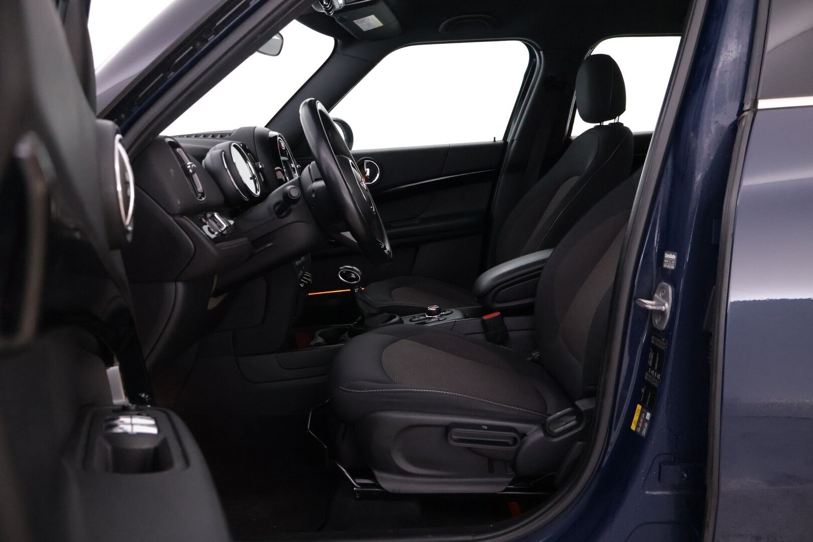 Mini Countryman 2018 Cooper SE ALL4 *Navi / P.tutkat / Vakkari / 2x Renkaat ja vanteet / Ambient light* - Hyvä huoltohistoria / Juuri huollettu