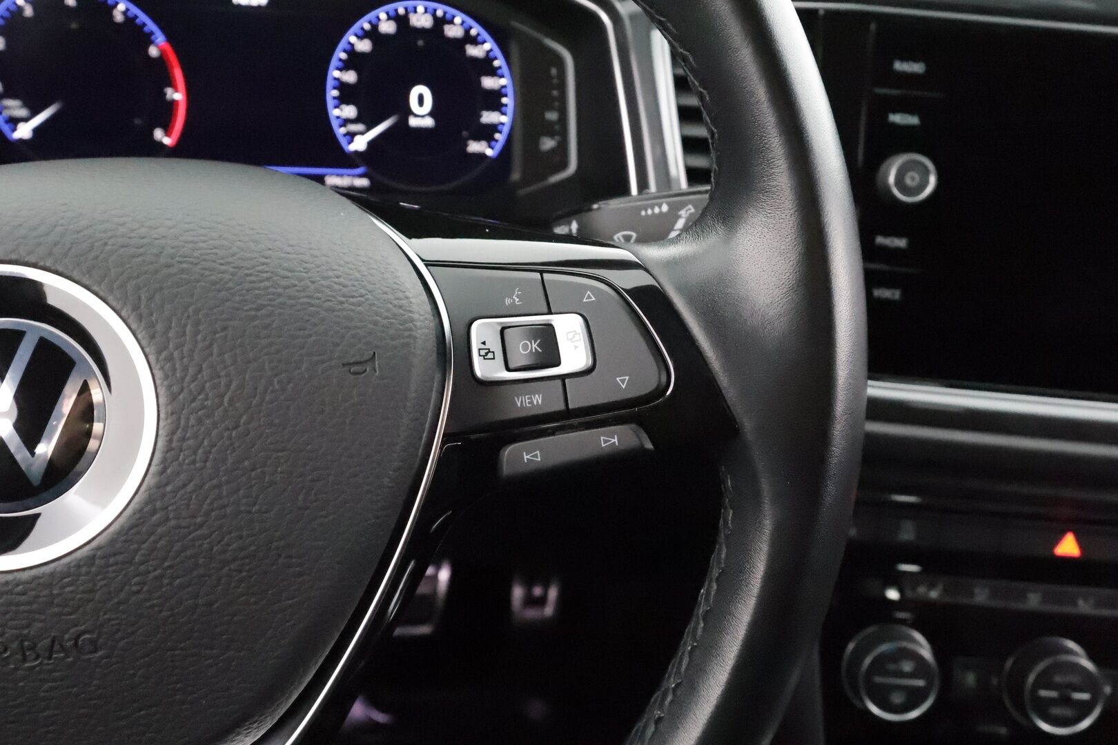 Volkswagen T-Roc 2022 Sport 1,5 TSI EVO 110 kW DSG * Webasto / ACC / LED / P.Kamera / Kaistavahti / Keyless * - 1-om Suomi-auto / Kahdet renkaat - HULLU BLACKWEEK KORKOTARJOUS 2,49%