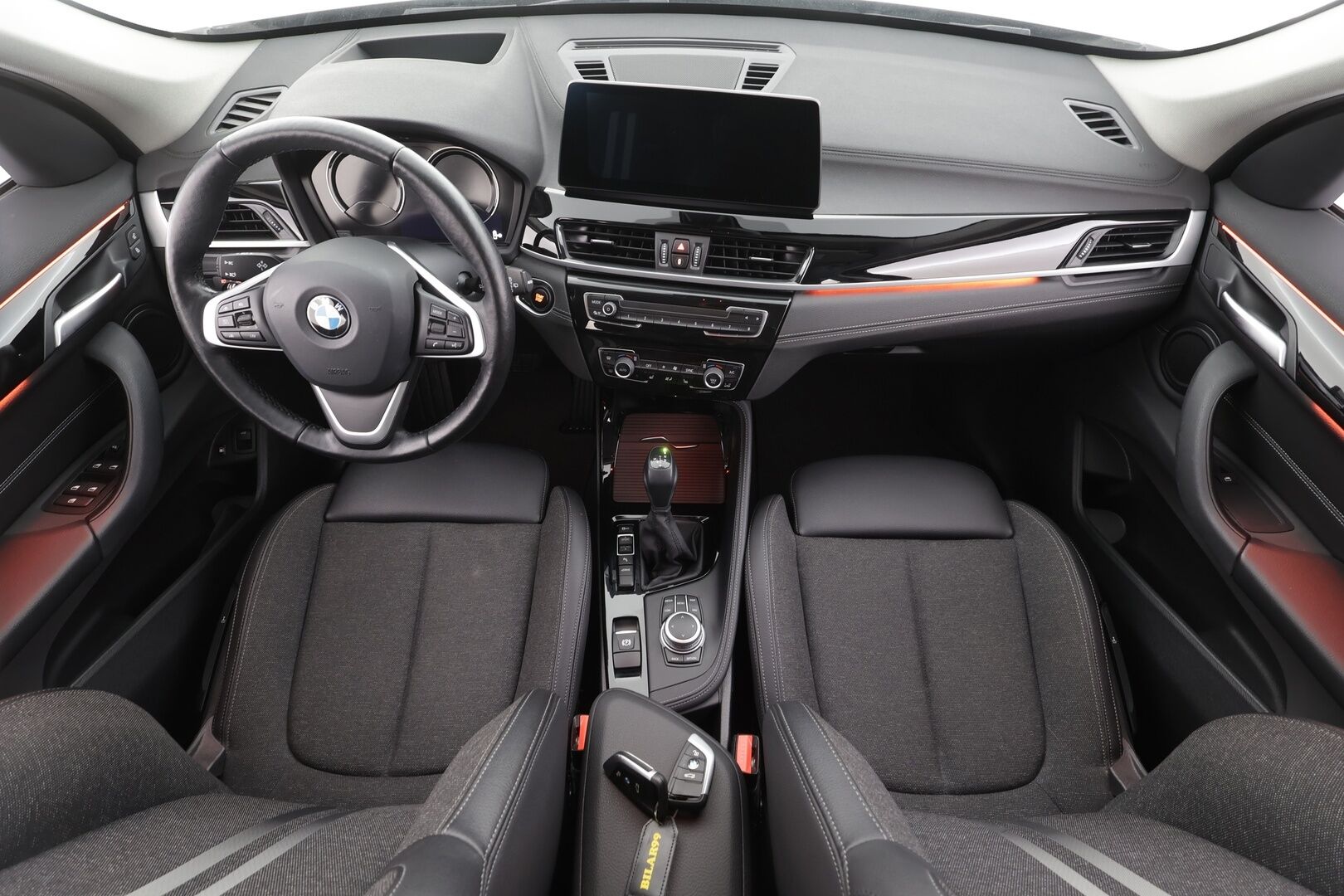 BMW X1 2022 F48 xDrive25e A Charged Edition Sport * ACC / HUD / Hifit / LED / P.Kamera / Sporttipenkit * - 1.Om Suomi-auto / Merkkihuollettu / Kahdet Renkaat aluilla