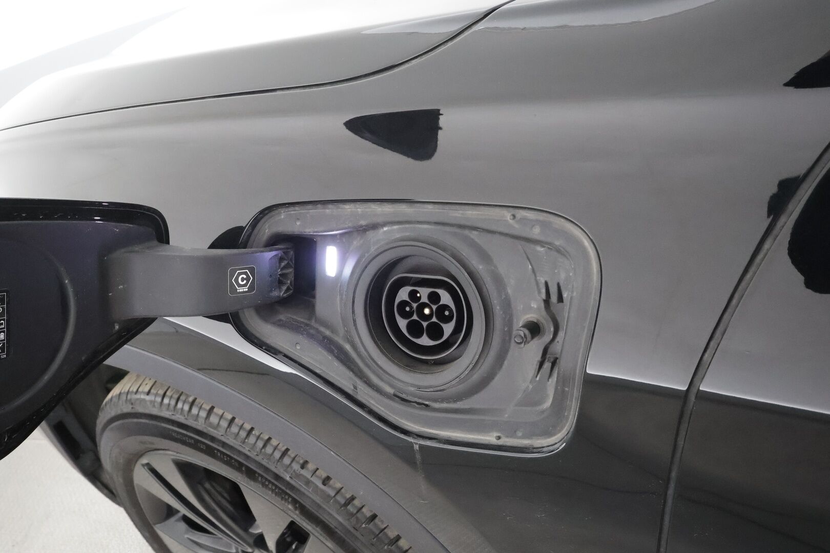 BMW X1 2022 F48 xDrive25e A Charged Edition Sport - ACC | HUD | Navi | HiFi | P.kamera | LED | 2x Renkaat & alumiinivanteet