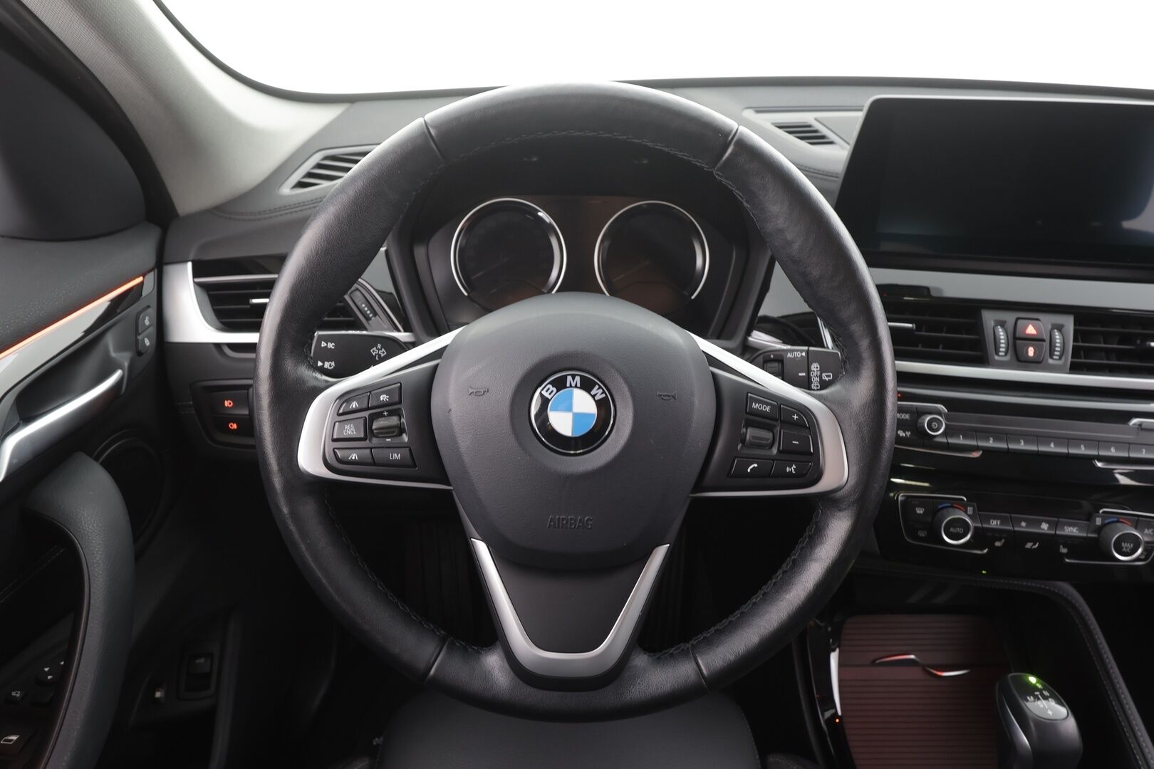 BMW X1 2022 F48 xDrive25e A Charged Edition Sport - ACC | HUD | Navi | HiFi | P.kamera | LED | 2x Renkaat & alumiinivanteet