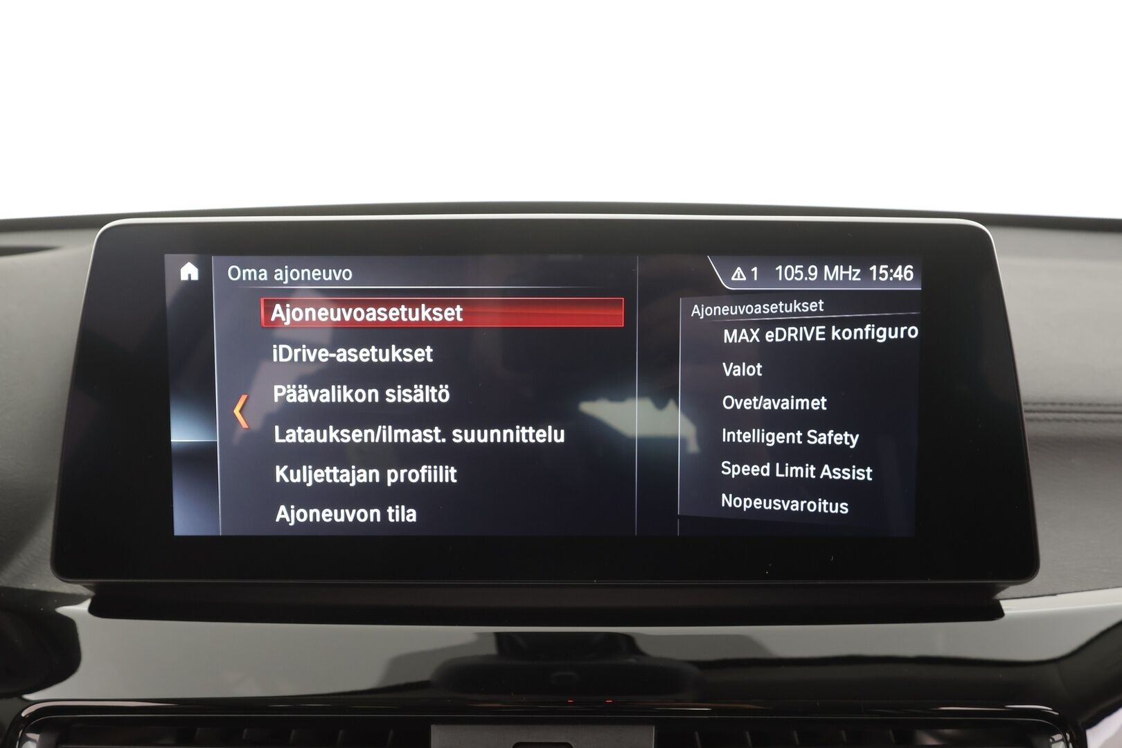 BMW X1 2022 F48 xDrive25e A Charged Edition Sport * ACC / HUD / Hifit / LED / P.Kamera / Sporttipenkit * - 1.Om Suomi-auto / Merkkihuollettu / Kahdet Renkaat aluilla