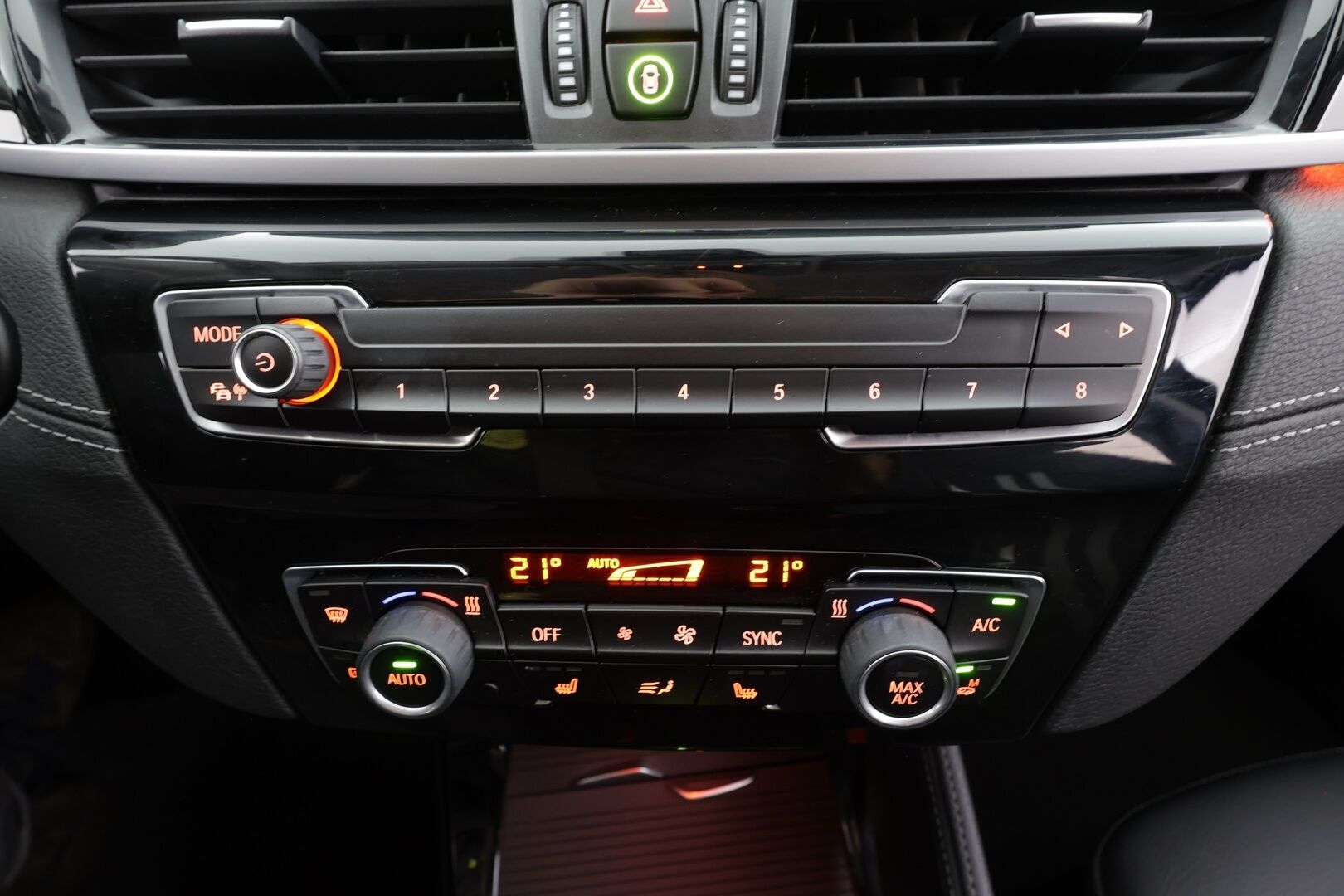 BMW X1 2022 F48 xDrive25e A Charged Edition Sport * ACC / HUD / Hifit / LED / P.Kamera / Sporttipenkit * - 1.Om Suomi-auto / Merkkihuollettu / Kahdet Renkaat aluilla