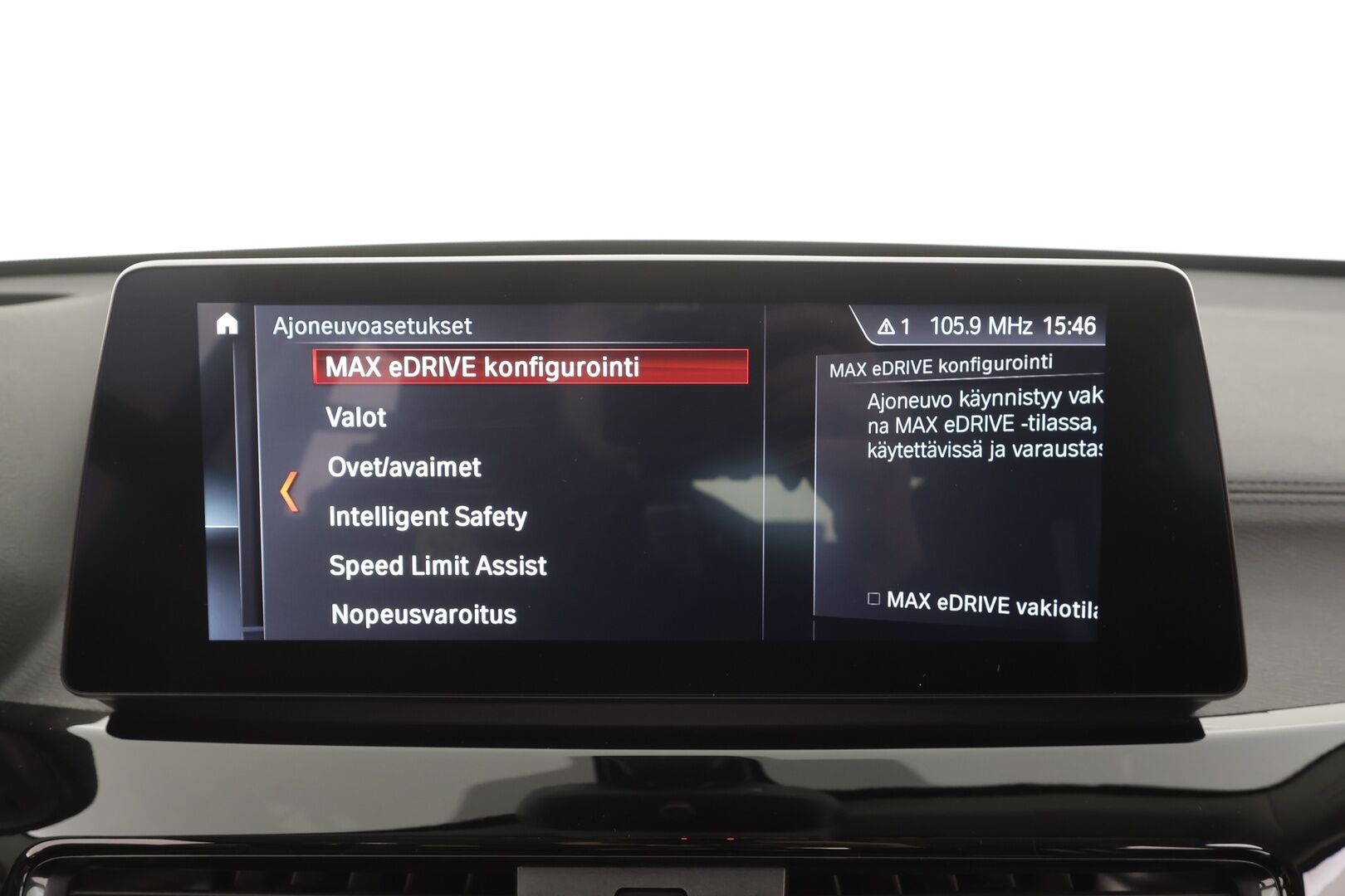 BMW X1 2022 F48 xDrive25e A Charged Edition Sport - ACC | HUD | Navi | HiFi | P.kamera | LED | 2x Renkaat & alumiinivanteet