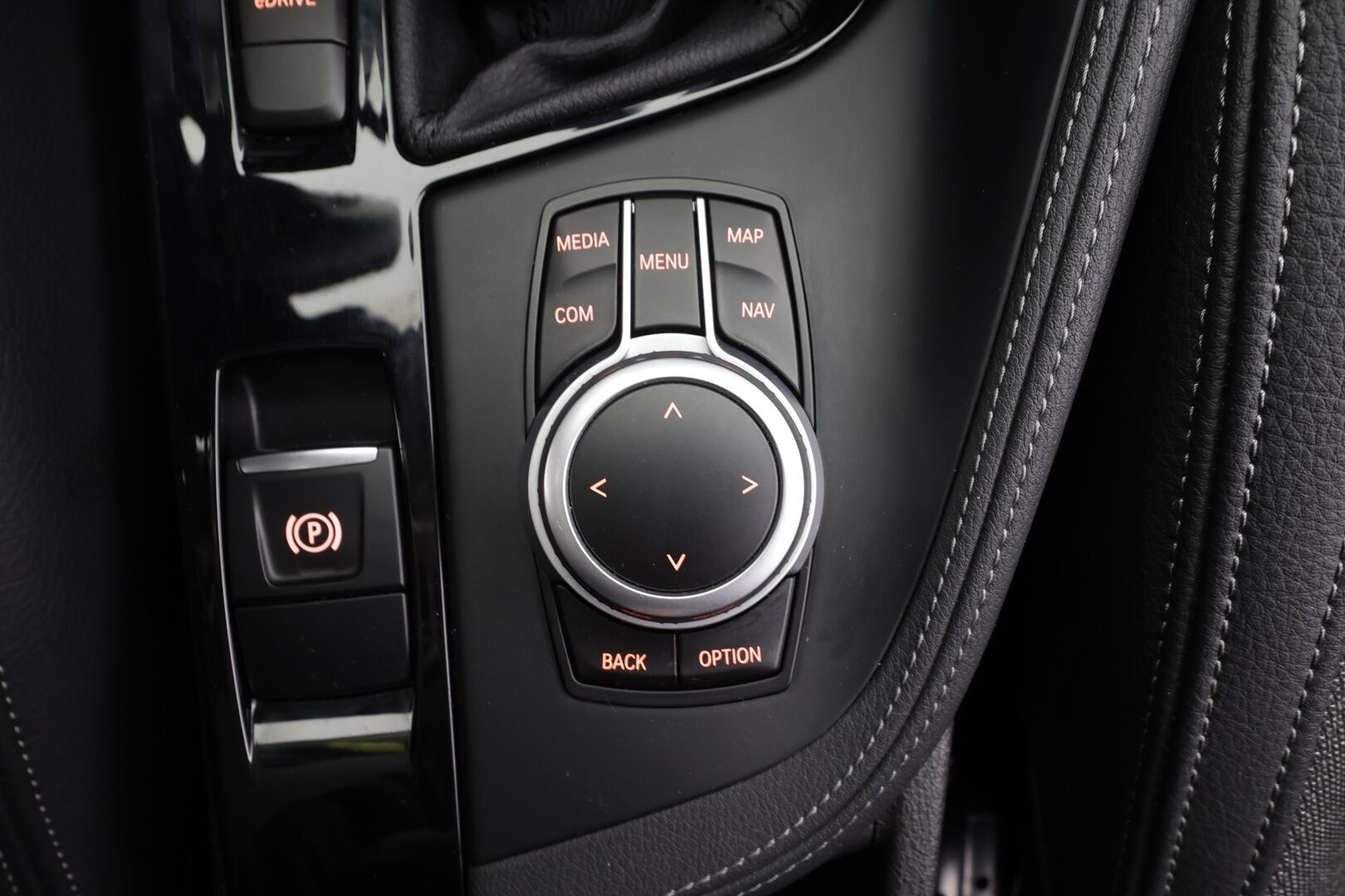 BMW X1 2022 F48 xDrive25e A Charged Edition Sport - ACC | HUD | Navi | HiFi | P.kamera | LED | 2x Renkaat & alumiinivanteet