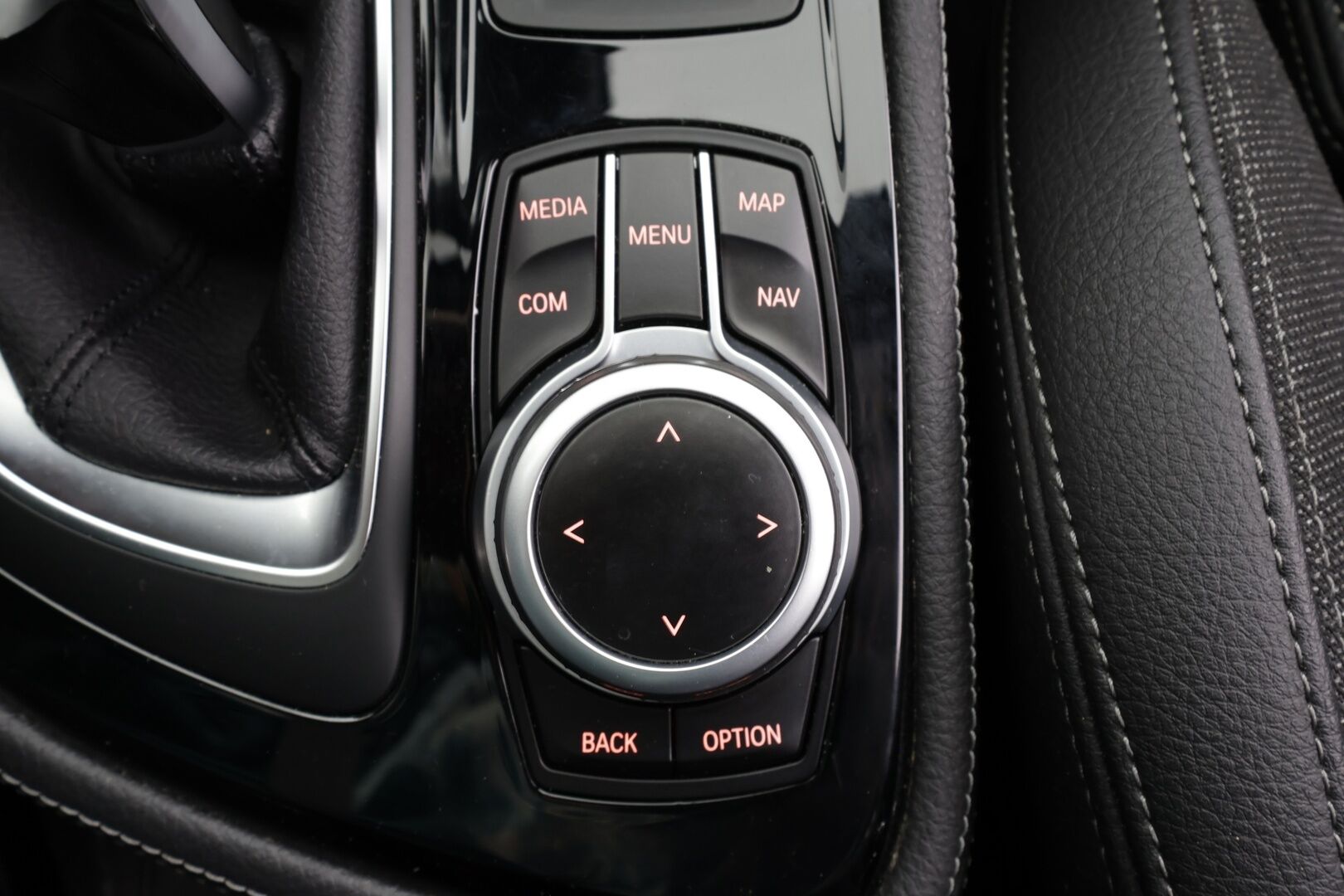 BMW 218 2021 F46 Gran Tourer 218i A Business M Sport * Puolinahkasisusta / Vakkari / Peruutustutkat / Navi / LED / Sähkökontti! - 1.Om Suomi-auto / Kahdet renkaat aluvanteilla / Merkkihuollettu