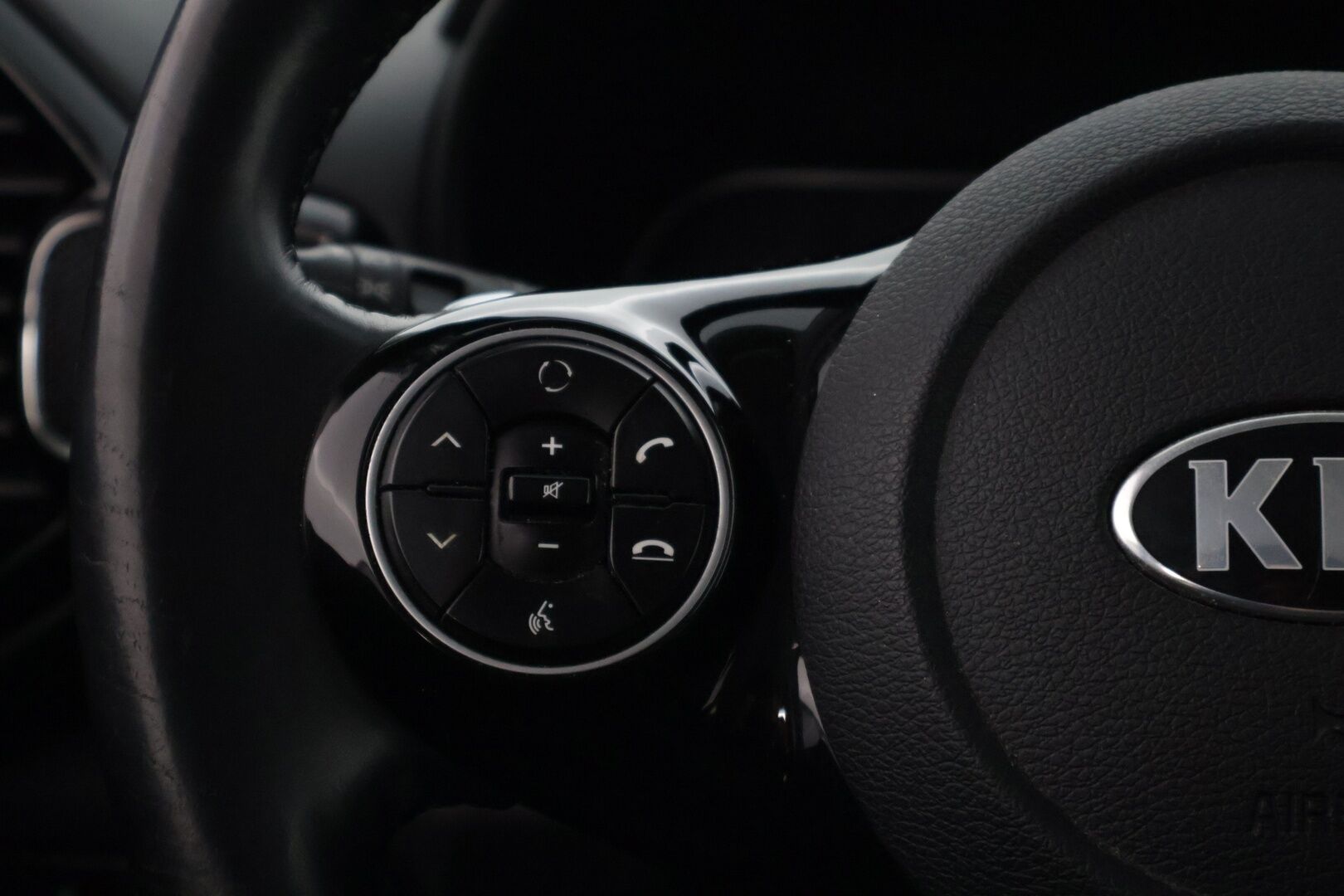 KIA E-SOUL 2020 Supreme 64 kWh 204 hv * * H&K / HUD / Adapt.vakkari / BLIS / Keyless / Navi * - * Isompiakkuinen, uusikorinen, hyvin varusteltu Kia seuraavalle! *