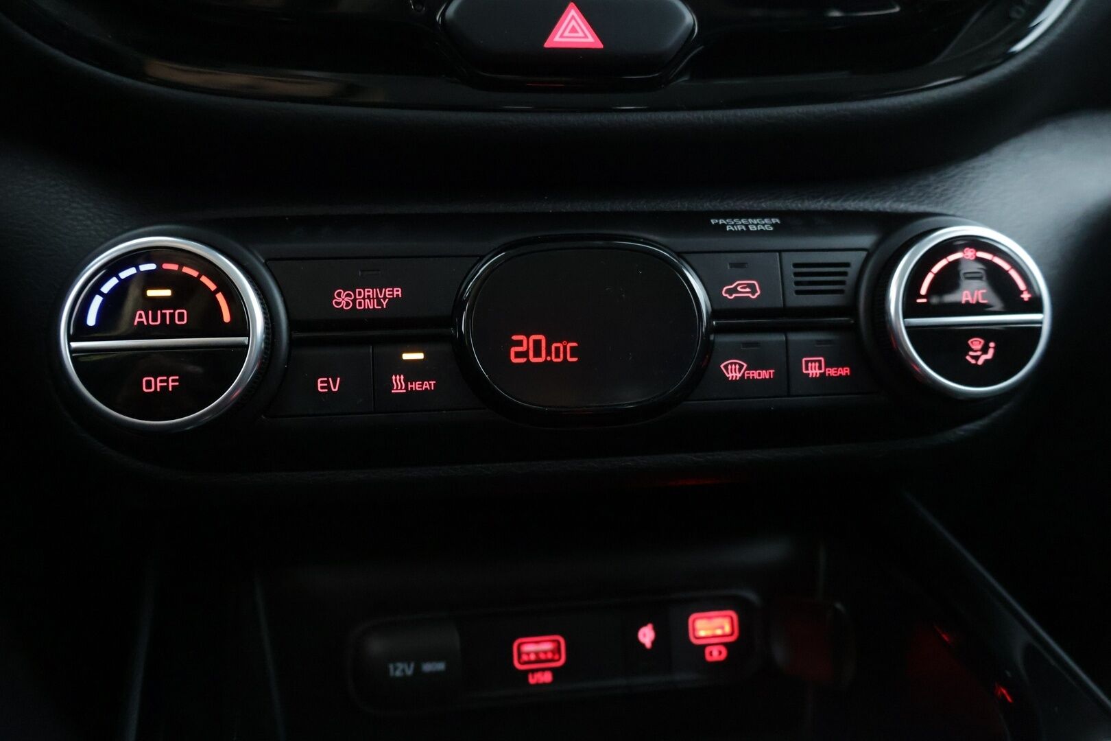 KIA E-SOUL 2020 Supreme 64 kWh 204 hv * * H&K / HUD / Adapt.vakkari / BLIS / Keyless / Navi * - * Isompiakkuinen, uusikorinen, hyvin varusteltu Kia seuraavalle! *