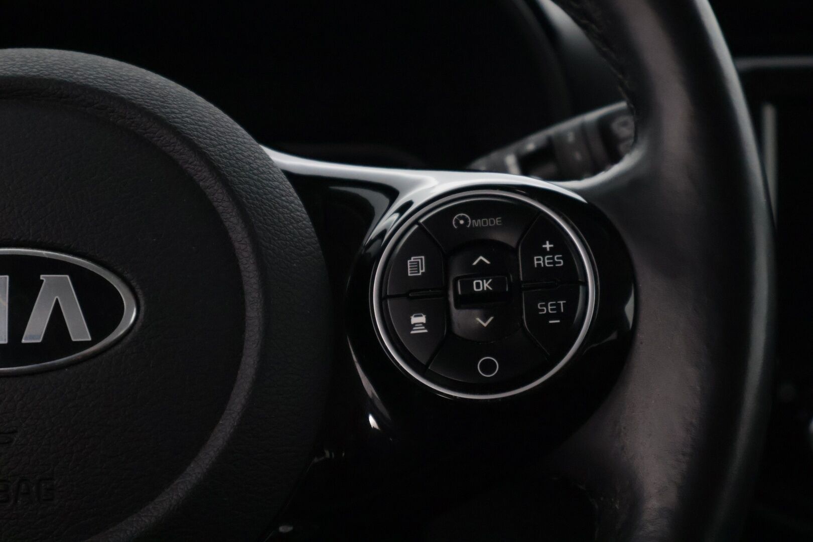 KIA E-SOUL 2020 Supreme 64 kWh 204 hv * * H&K / HUD / Adapt.vakkari / BLIS / Keyless / Navi * - * Isompiakkuinen, uusikorinen, hyvin varusteltu Kia seuraavalle! *