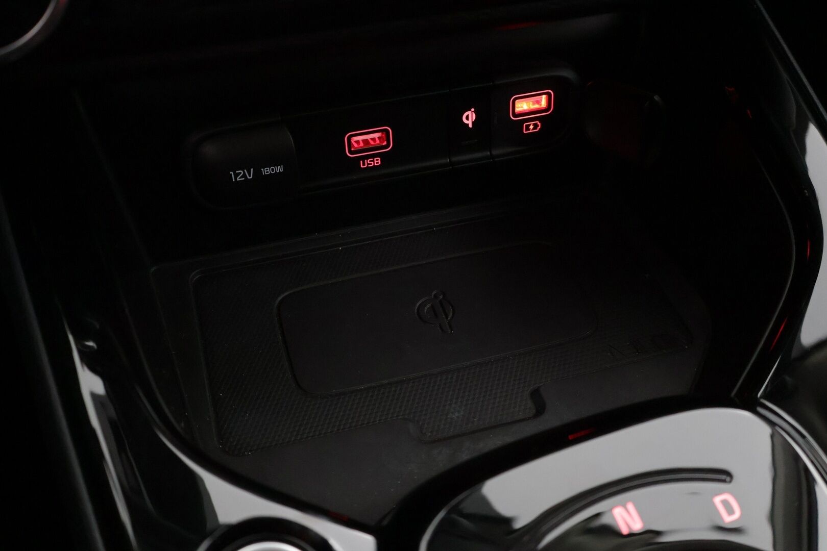 KIA E-SOUL 2020 Supreme 64 kWh 204 hv * * H&K / HUD / Adapt.vakkari / BLIS / Keyless / Navi * - * Isompiakkuinen, uusikorinen, hyvin varusteltu Kia seuraavalle! *
