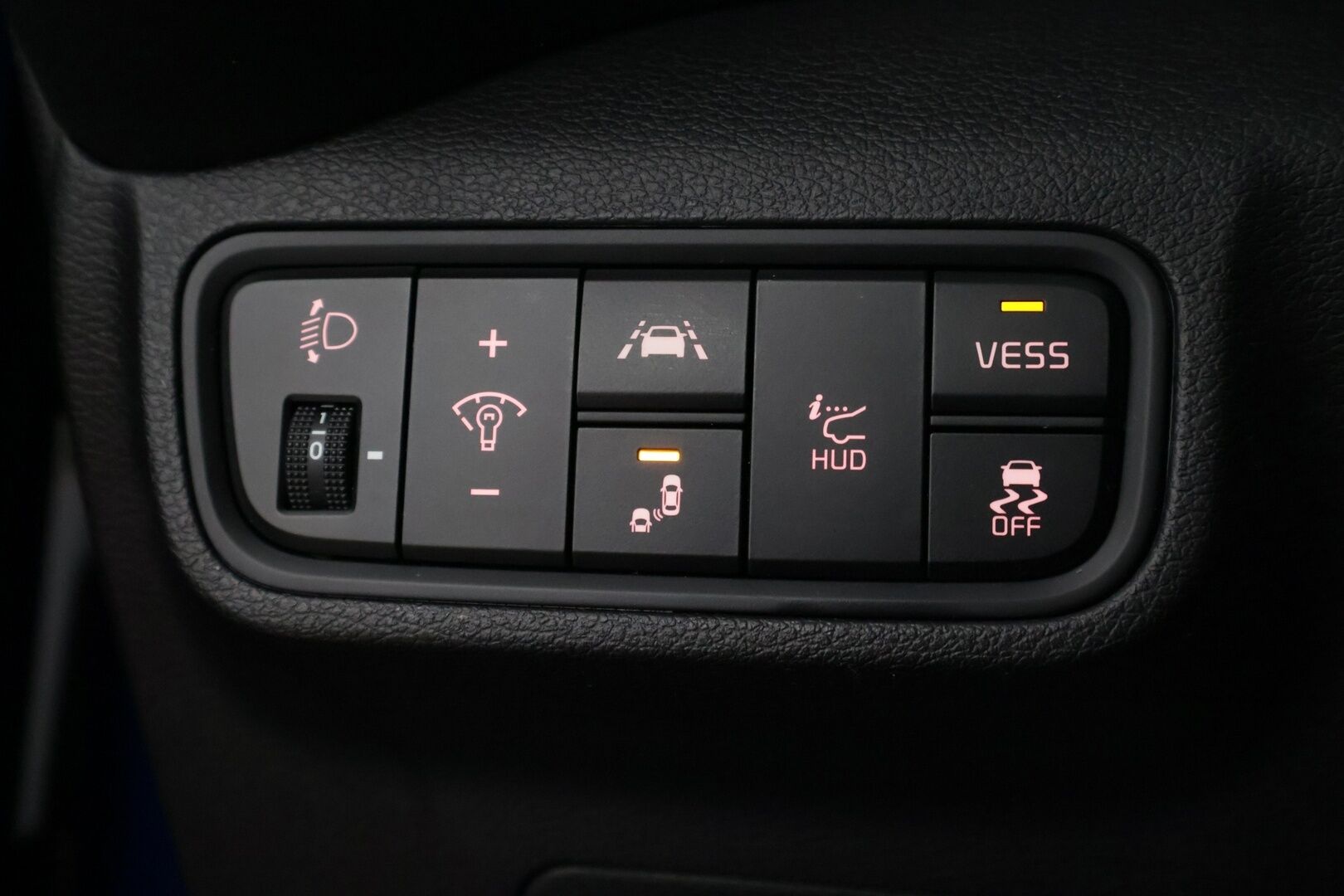 KIA E-SOUL 2020 Supreme 64 kWh 204 hv * * H&K / HUD / Adapt.vakkari / BLIS / Keyless / Navi * - * Isompiakkuinen, uusikorinen, hyvin varusteltu Kia seuraavalle! *