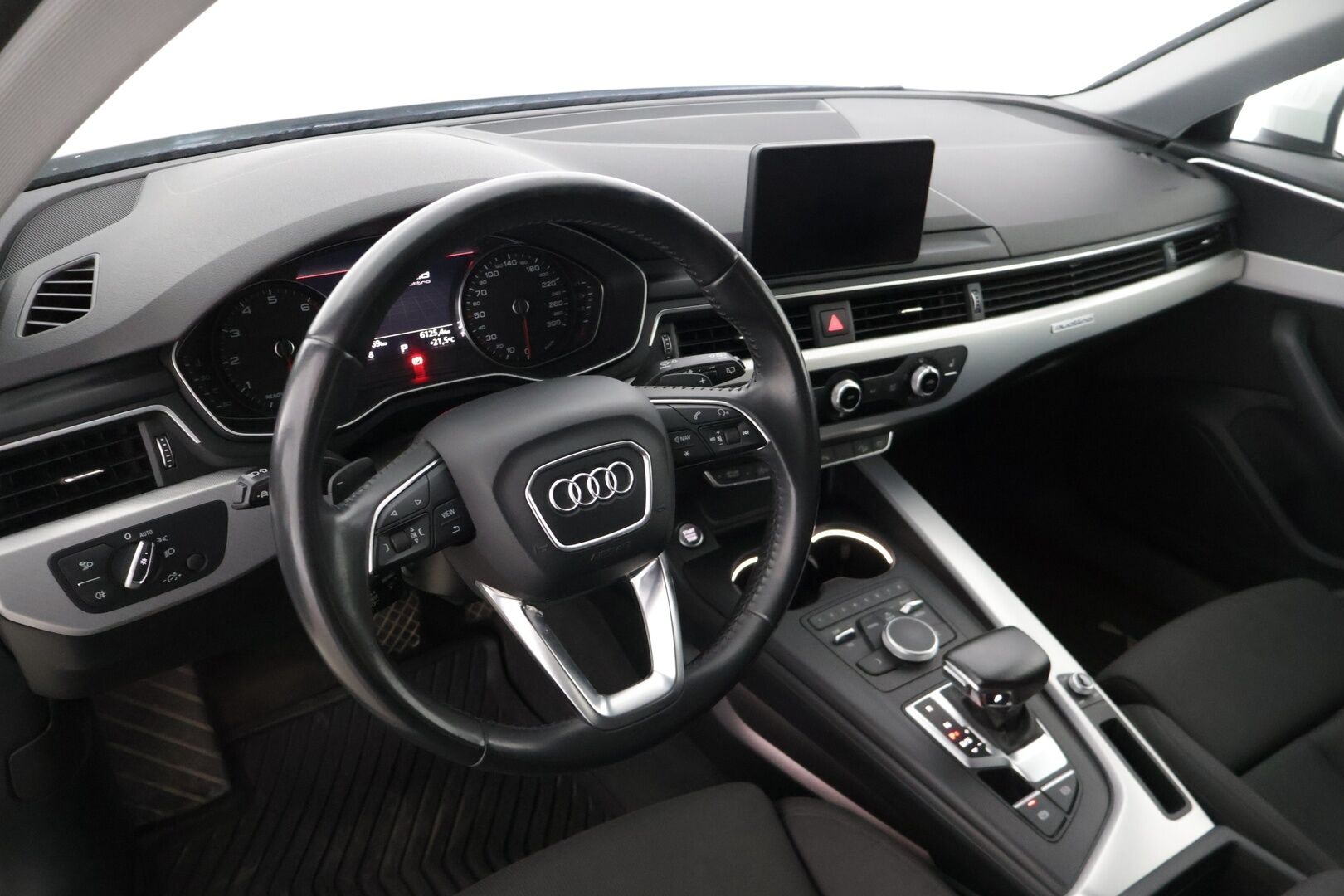 Audi A4 allroad quattro 2018 Business 2,0 TFSI 185 kW quattro S tronic * Webasto / Adap. vakkari / Vetokoukku / Kaistavahti / Sporttipenkit * - * 2x renkaat ja vanteet / Hyvin huollettu / Juuri tullut * 