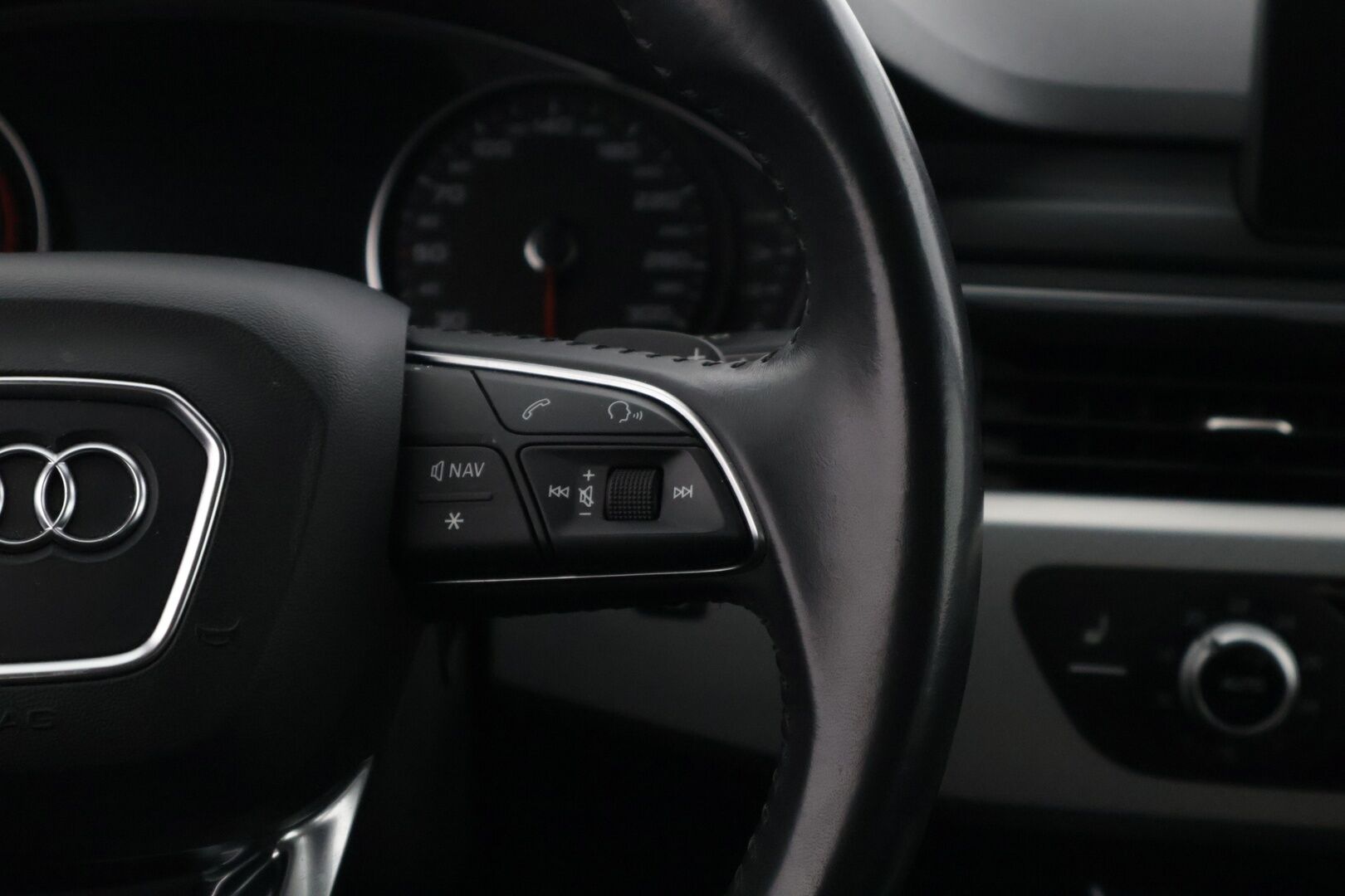 Audi A4 allroad quattro 2018 Business 2,0 TFSI 185 kW quattro S tronic * Webasto / Adap. vakkari / Vetokoukku / Kaistavahti / Sporttipenkit * - * 2x renkaat ja vanteet / Hyvin huollettu / Juuri tullut * 