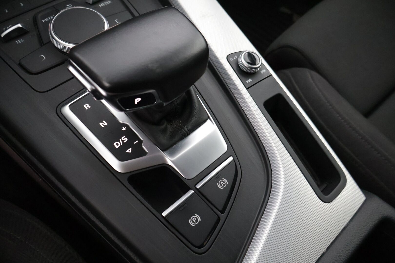 Audi A4 allroad quattro 2018 Business 2,0 TFSI 185 kW quattro S tronic * Webasto / Adap. vakkari / Vetokoukku / Kaistavahti / Sporttipenkit * - * 2x renkaat ja vanteet / Hyvin huollettu / Juuri tullut * 