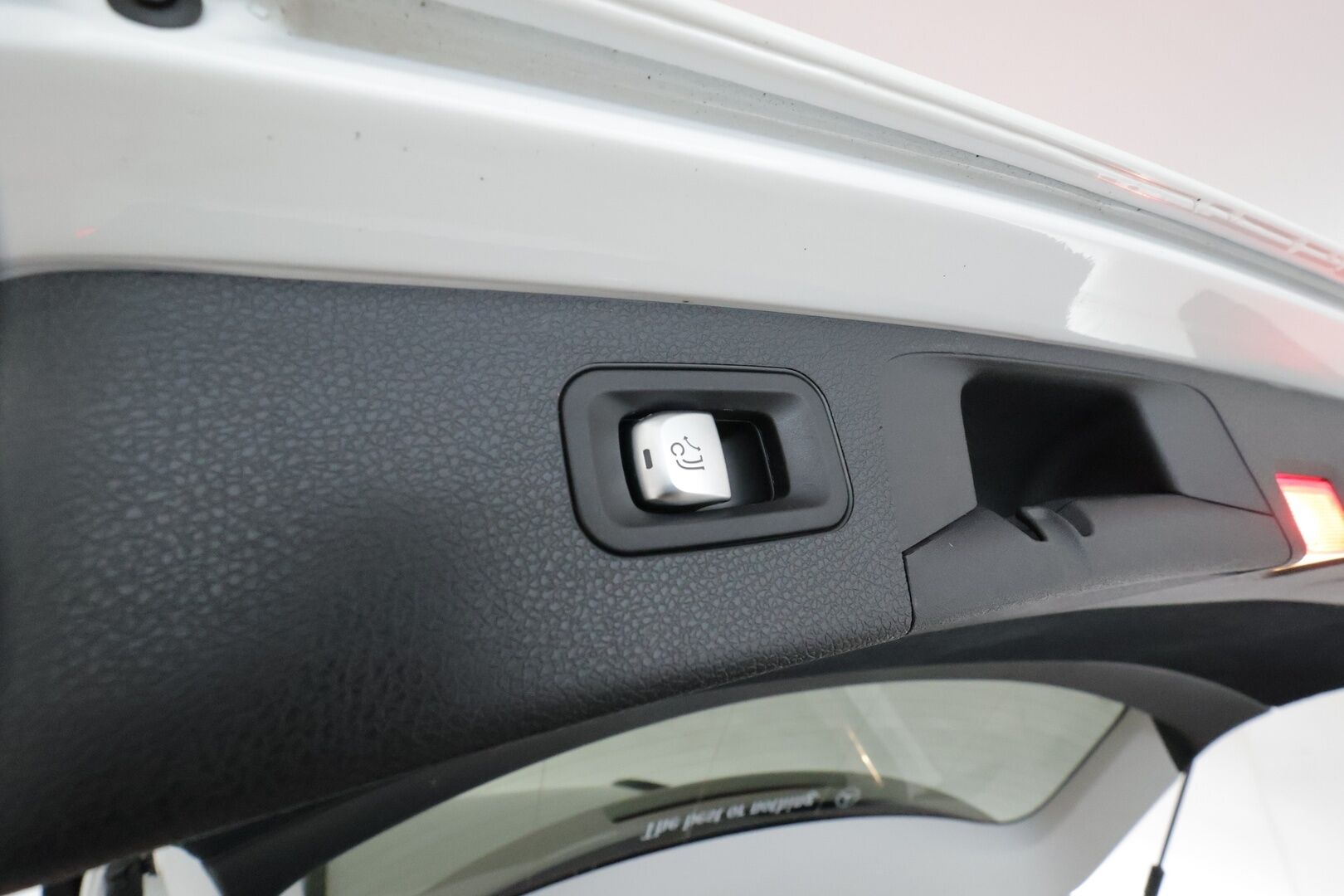 Mercedes-Benz E 2022 300 de Edition 4MATIC T A **Widescreen / Burmester / Adapt.Vakkari  / 360° / LED-valot / Muistipenkit / Koukku / Navi** - 1-om Suomi-auto / 2x Latauskaapelit / Kahdet Renkaat