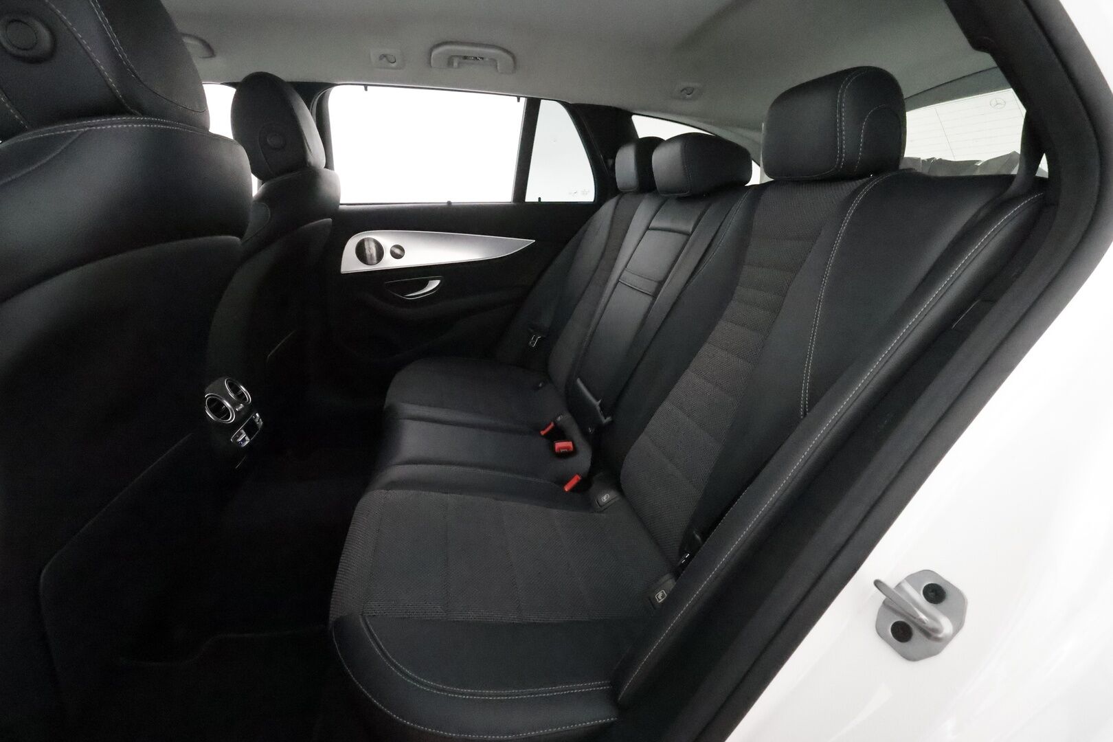Mercedes-Benz E 2022 300 de Edition 4MATIC T A **Widescreen / Burmester / Adapt.Vakkari  / 360° / LED-valot / Muistipenkit / Koukku / Navi** - 1-om Suomi-auto / 2x Latauskaapelit / Kahdet Renkaat