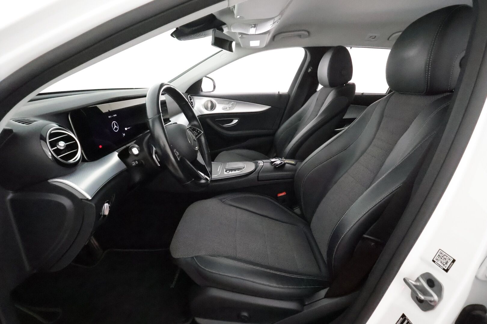 Mercedes-Benz E 2022 300 de Edition 4MATIC T A **Widescreen / Burmester / Adapt.Vakkari  / 360° / LED-valot / Muistipenkit / Koukku / Navi** - 1-om Suomi-auto / 2x Latauskaapelit / Kahdet Renkaat