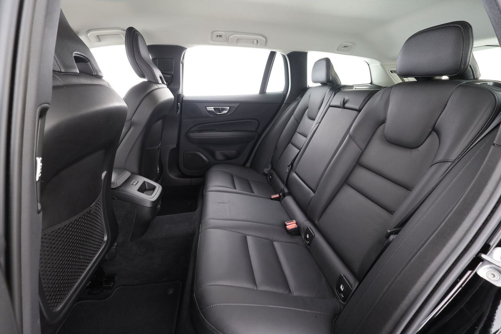 Volvo V60 2022 B4 MHEV Business Inscription Edition DCT aut * Pilot assist / High level LED / Koukku / PA-lisälämmitin / Muistipenkki * - 1.Om Suomi-auto / Kahdet Renkaat