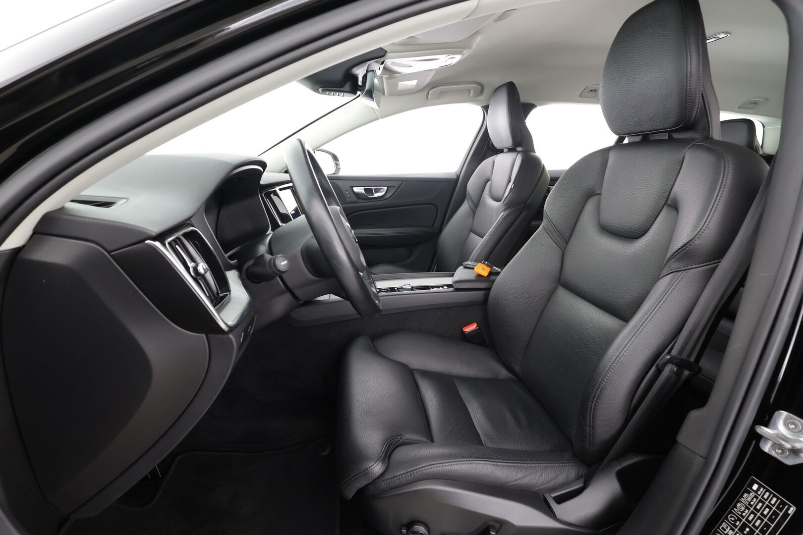 Volvo V60 2022 B4 MHEV Business Inscription Edition DCT aut * Pilot assist / High level LED / Koukku / PA-lisälämmitin / Muistipenkki * - 1.Om Suomi-auto / Kahdet Renkaat