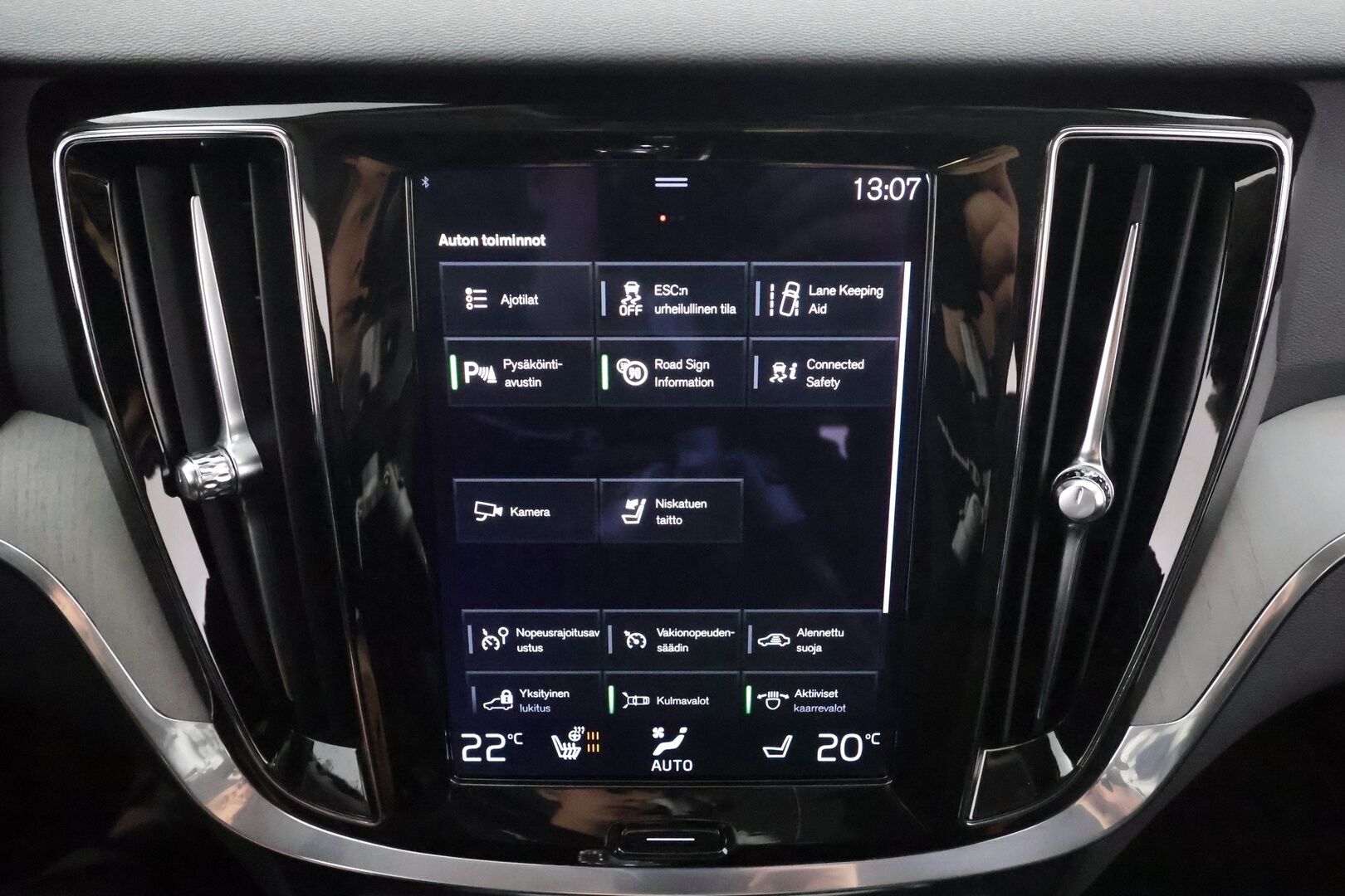 Volvo V60 2022 B4 MHEV Business Inscription Edition DCT aut * Pilot assist / High level LED / Koukku / PA-lisälämmitin / Muistipenkki * - 1.Om Suomi-auto / Kahdet Renkaat