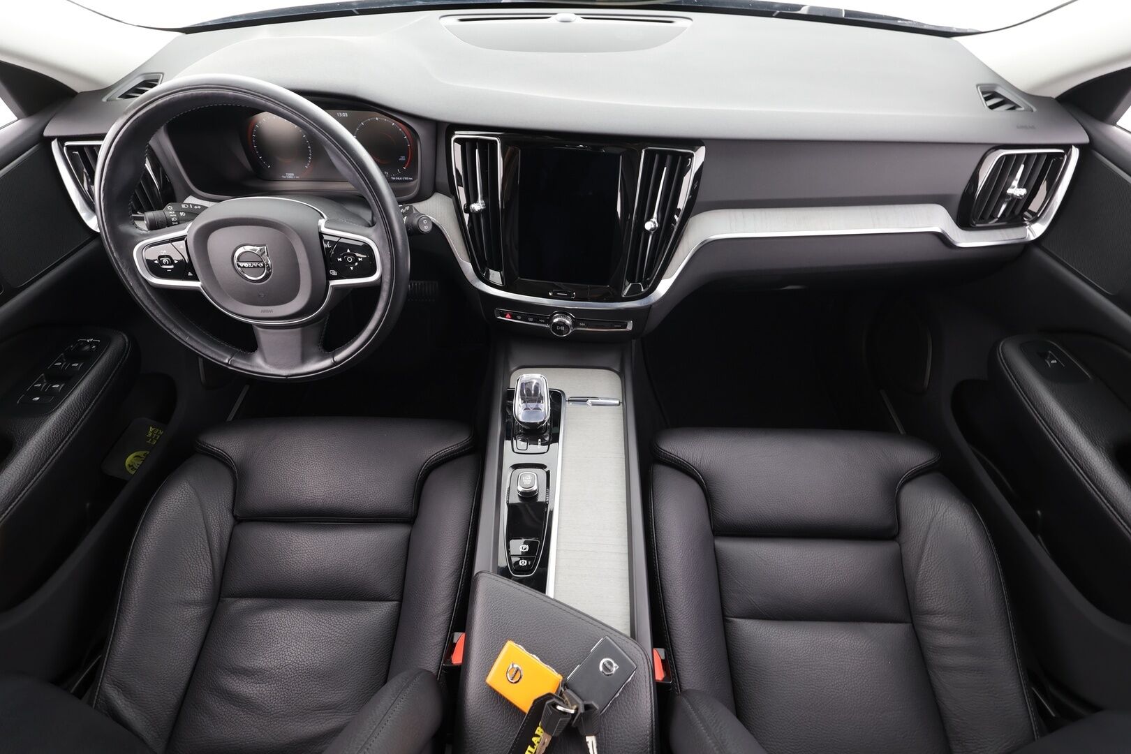 Volvo V60 2022 B4 MHEV Business Inscription Edition DCT aut * Pilot assist / High level LED / Koukku / PA-lisälämmitin / Muistipenkki * - 1.Om Suomi-auto / Kahdet Renkaat