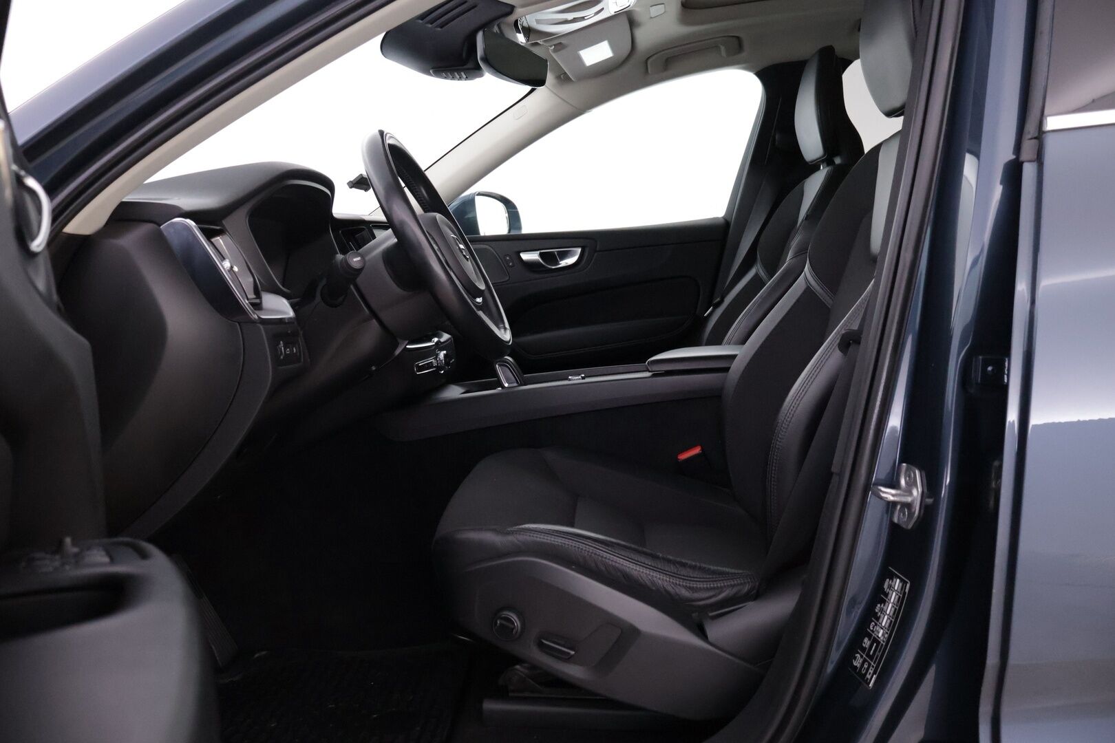 Volvo XC60 2020 T6 TwE AWD Inscription Expression aut. *Webasto / ACC / Harman&Kardon / KeylessGo / Koukku / BLIS / P.Kamera* - Juuri Huollettu / Jakopää tehty 01/25 / Huippurenkailla 2x Volvo aluilla - HULLU BLACKWEEK KORKOTARJOUS 2,49%