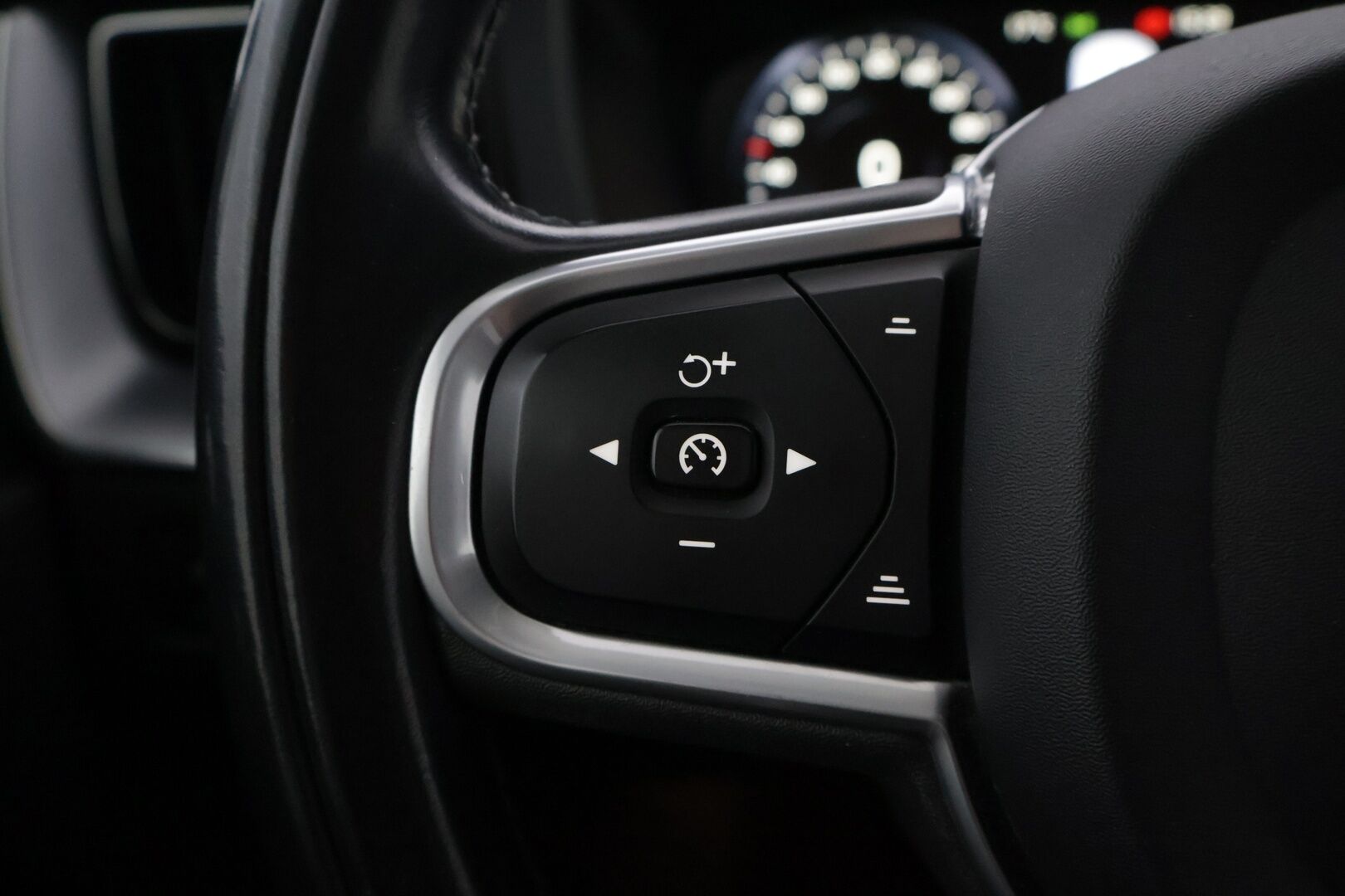 Volvo XC60 2020 T6 TwE AWD Inscription Expression aut. *Webasto / ACC / Harman&Kardon / KeylessGo / Koukku / BLIS / P.Kamera* - Juuri Huollettu / Jakopää tehty 01/25 / Huippurenkailla 2x Volvo aluilla - HULLU BLACKWEEK KORKOTARJOUS 2,49%