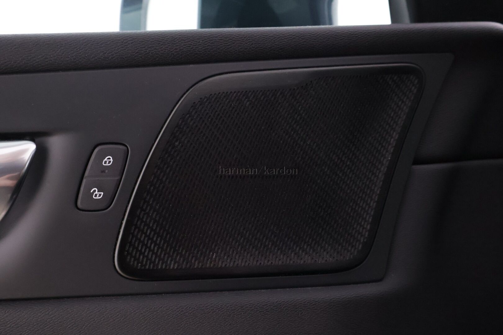 Volvo XC60 2020 T6 TwE AWD Inscription Expression aut. *Webasto / ACC / Harman&Kardon / KeylessGo / Koukku / BLIS / P.Kamera* - Juuri Huollettu / Jakopää tehty 01/25 / Huippurenkailla 2x Volvo aluilla - HULLU BLACKWEEK KORKOTARJOUS 2,49%