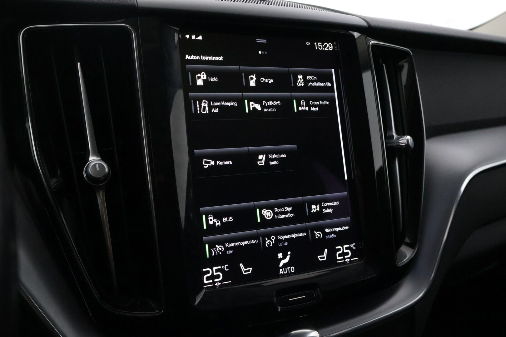 Volvo XC60 2020 T6 TwE AWD Inscription Expression aut. *Webasto / ACC / Harman&Kardon / KeylessGo / Koukku / BLIS / P.Kamera* - Juuri Huollettu / Jakopää tehty 01/25 / Huippurenkailla 2x Volvo aluilla - HULLU BLACKWEEK KORKOTARJOUS 2,49%