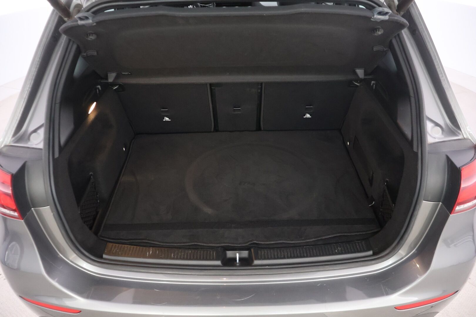 Mercedes-Benz B 2019 180 A Launch Edition Style *1 om. Suomi-auto /  Peruutuskamera / Vakkari / Digimittaristo / Led-ajovalot* - *2x Renkaat & Vanteet /  Kattavasti huollettu* - HULLUT AVAJAISHULINAT KORKOTARJOUS 3,29 %