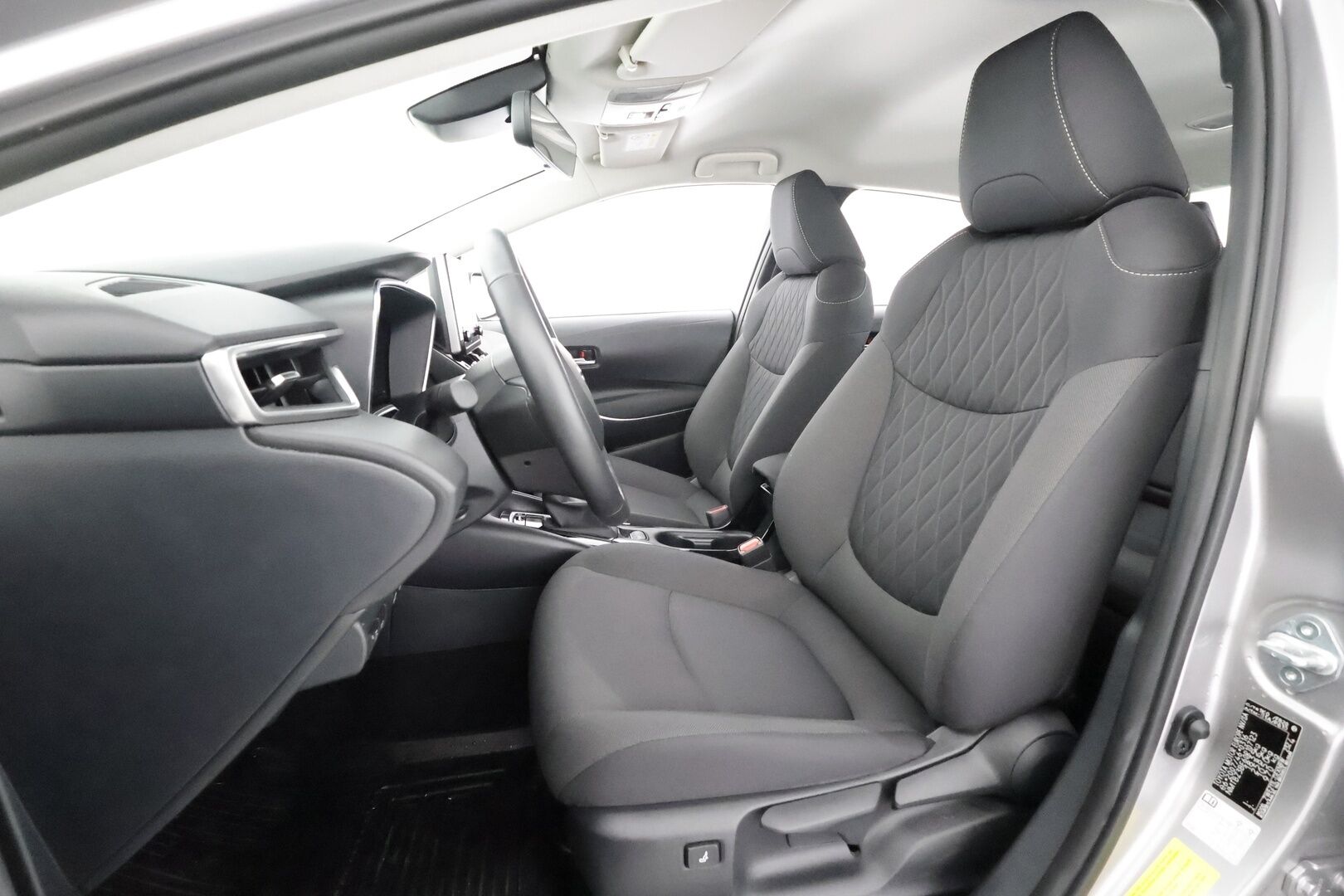 Toyota Corolla 2022 Sedan 1,8 Hybrid Active Edition - | ACC | Lohko | LED | P.Kamera | Ratinlämmitys | Apple&Android | 1.Om Suomi-auto | Kahdet Renkaat |