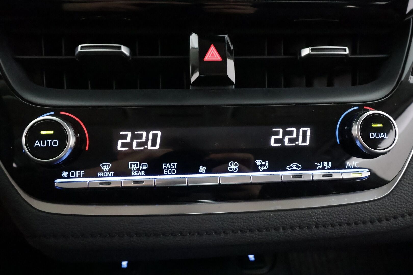 Toyota Corolla 2022 Sedan 1,8 Hybrid Active Edition - | ACC | Lohko | LED | P.Kamera | Ratinlämmitys | Apple&Android | 1.Om Suomi-auto | Kahdet Renkaat |